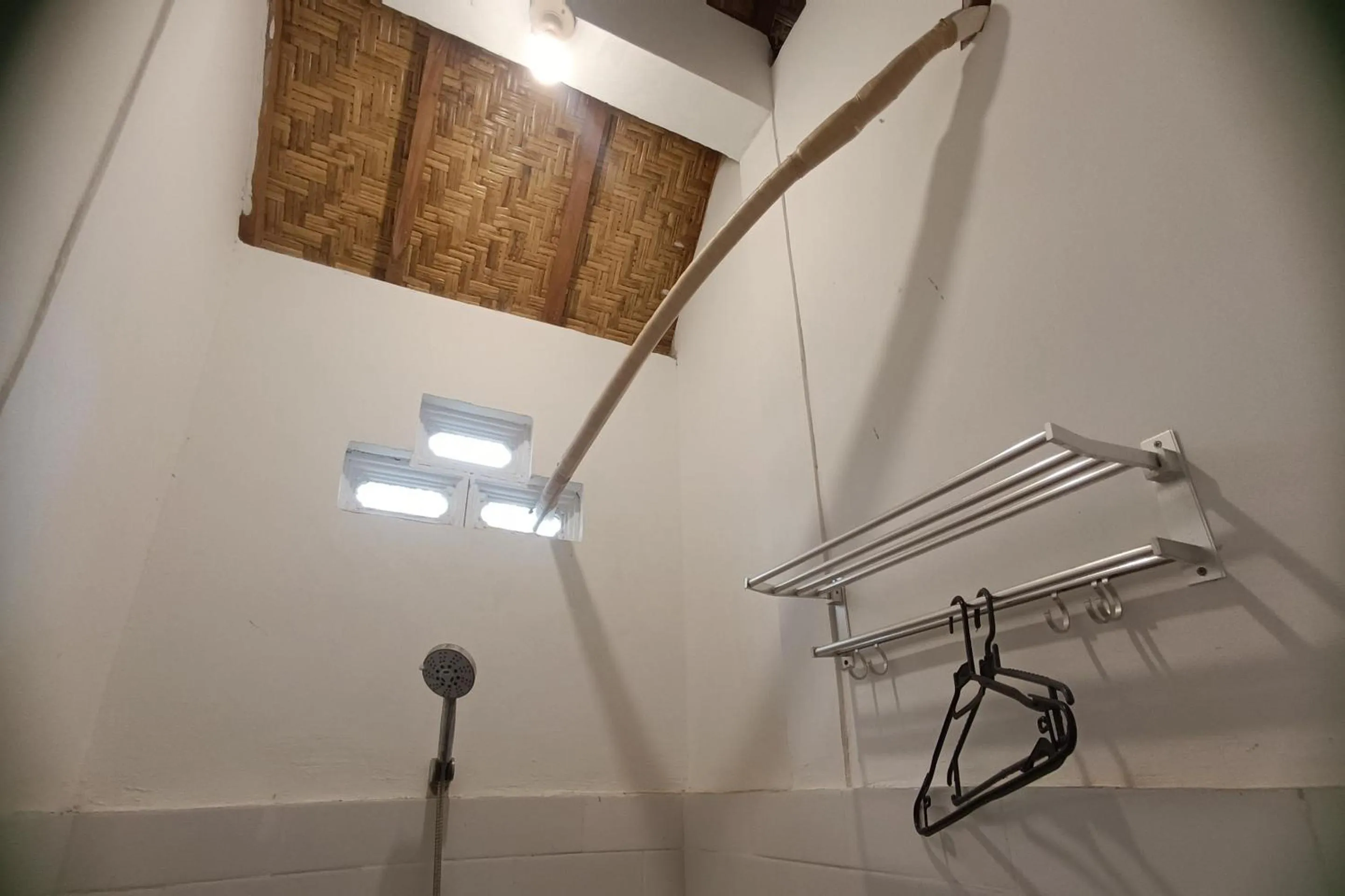 Bathroom in OYO 93626 Hi Homestay & Group