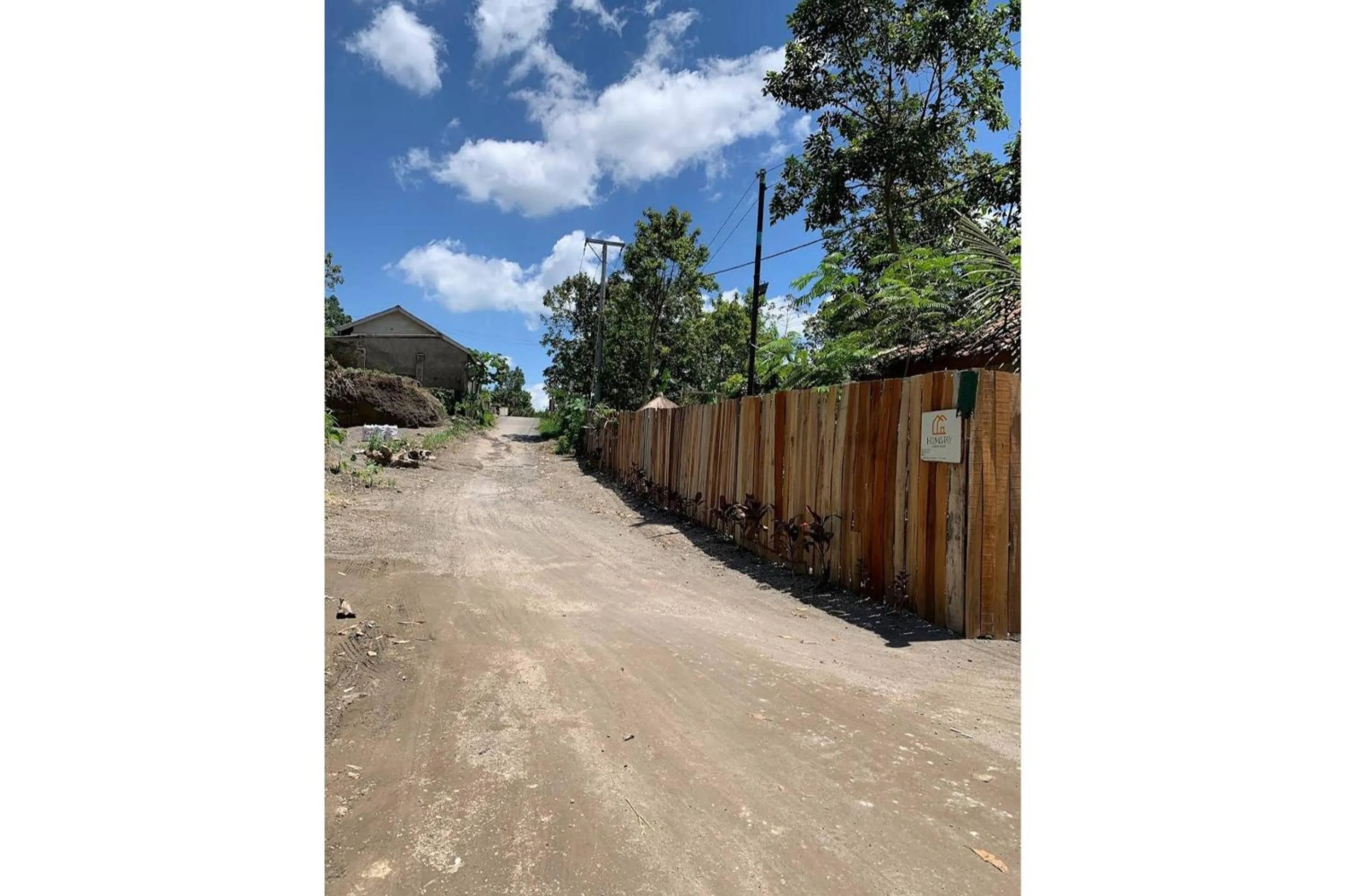 Facade/entrance in Hotel O Avocado Homestay
