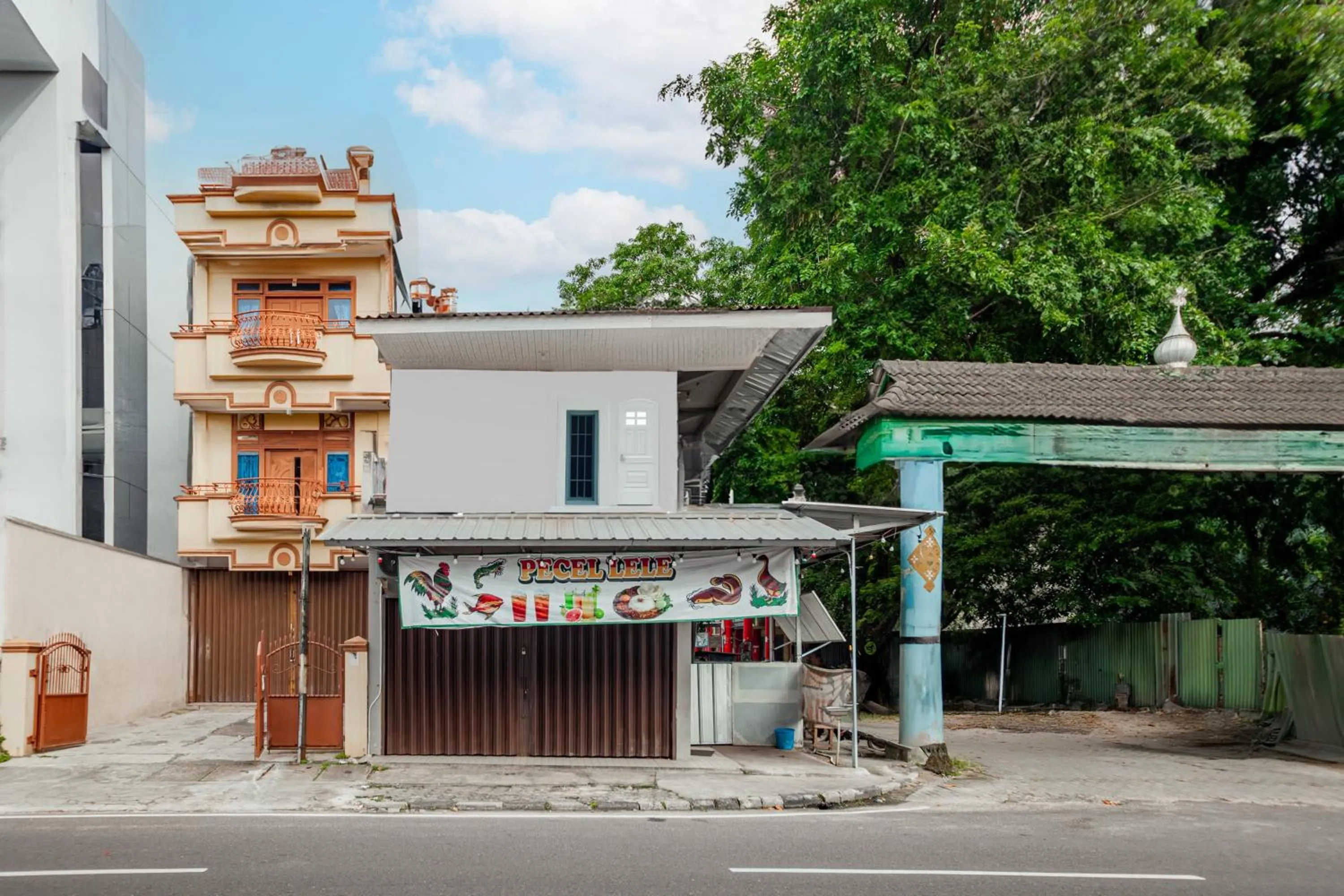Facade/entrance in Hotel O Wongso Residence Syariah