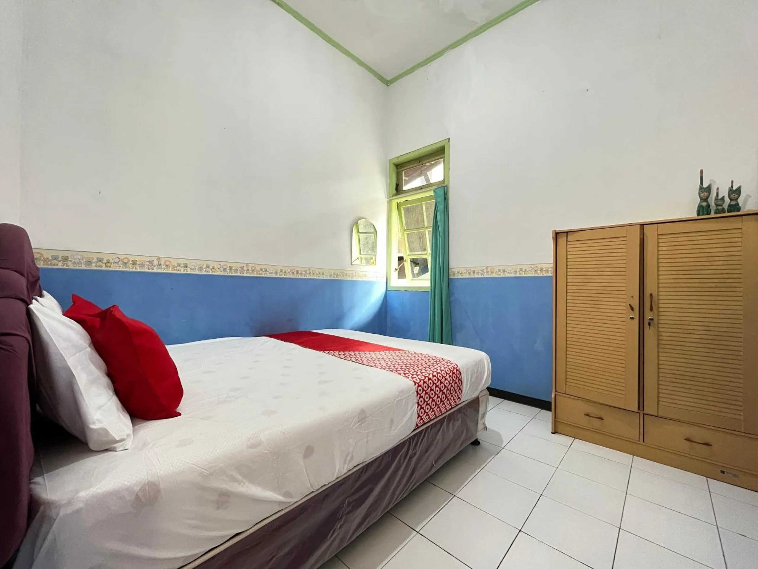 Bedroom, Bed in Hotel O Villa Cemara Syariah