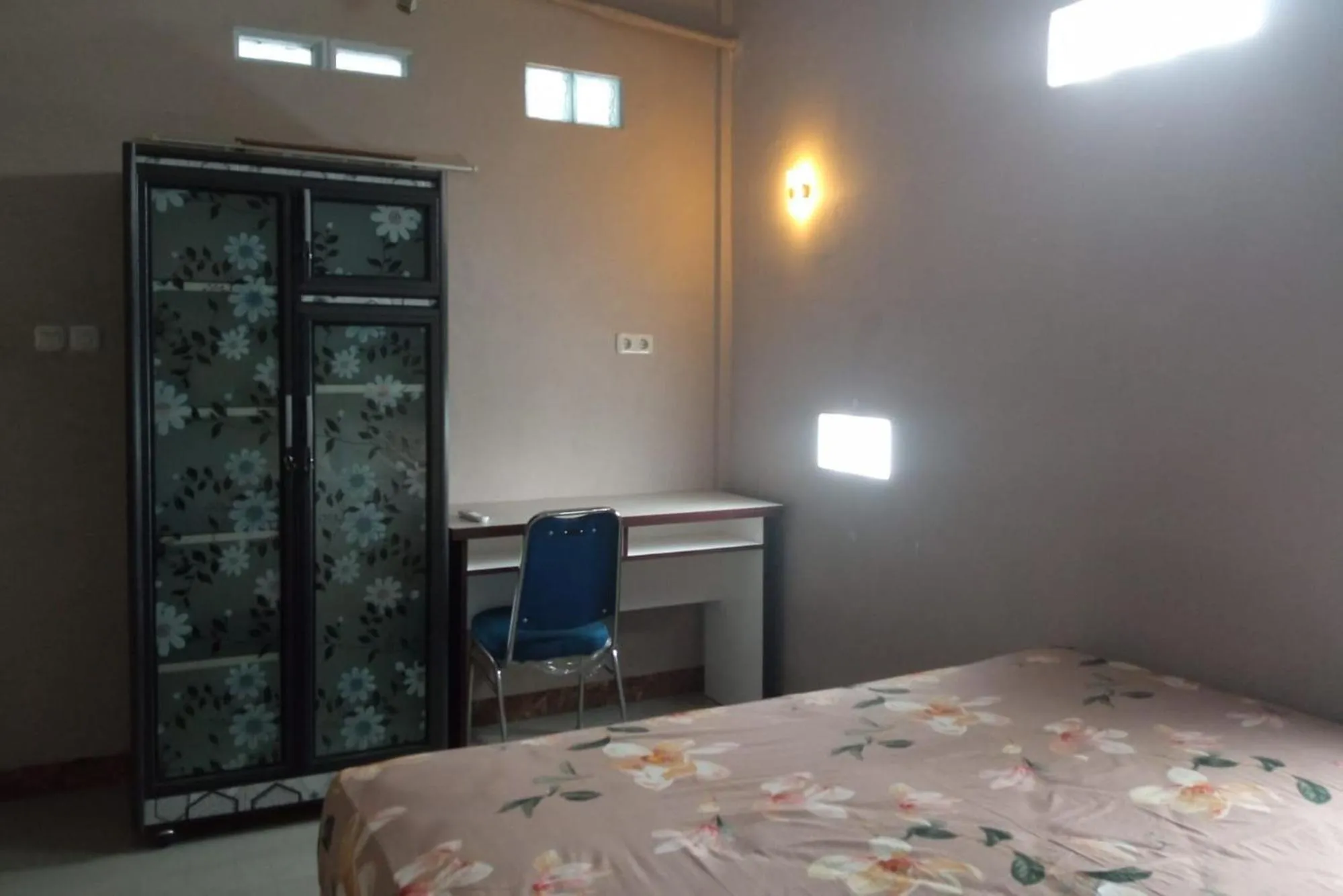 Photo of the whole room, Bed in Hotel O Rumah Singgah Cemara Syariah