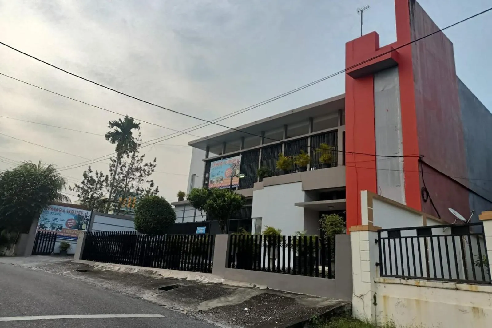 Hotel O Rumah Singgah Cemara Syariah