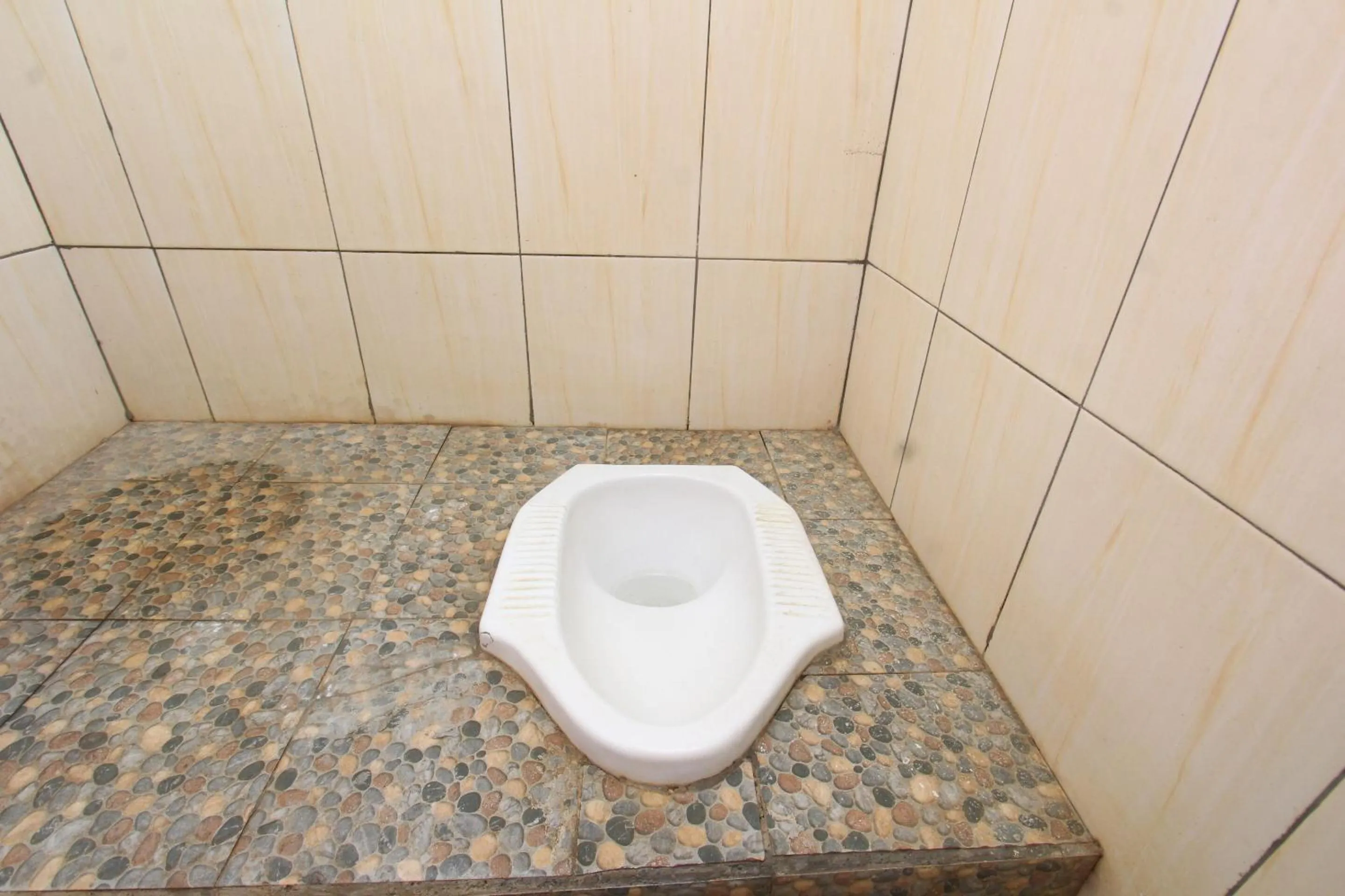 Bathroom in Hotel O Dannis Homestay Near Musholla Al Istiqomah Terawangan