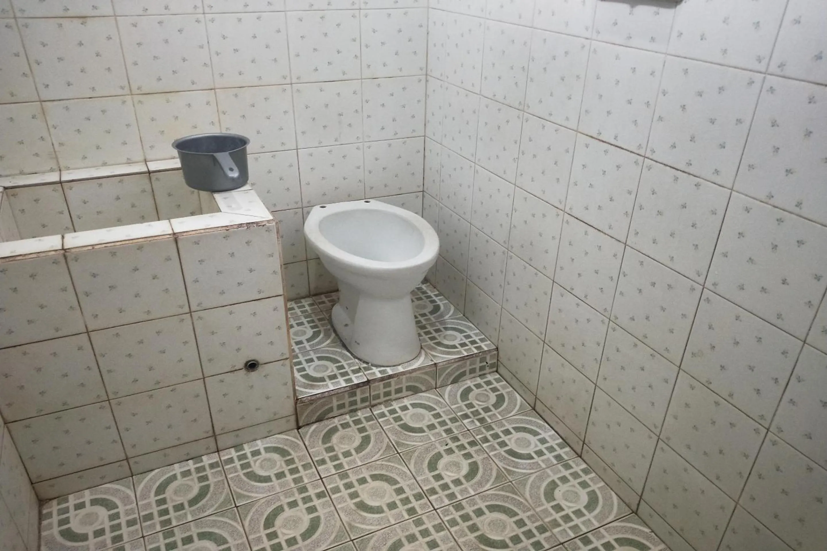 Bathroom in Hotel O Dannis Homestay Near Musholla Al Istiqomah Terawangan