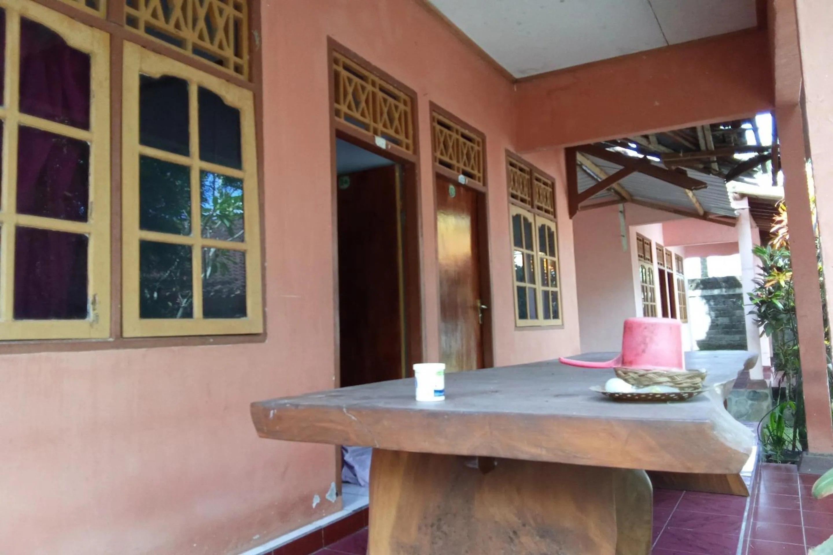 Lobby or reception in Hotel O Dannis Homestay Near Musholla Al Istiqomah Terawangan