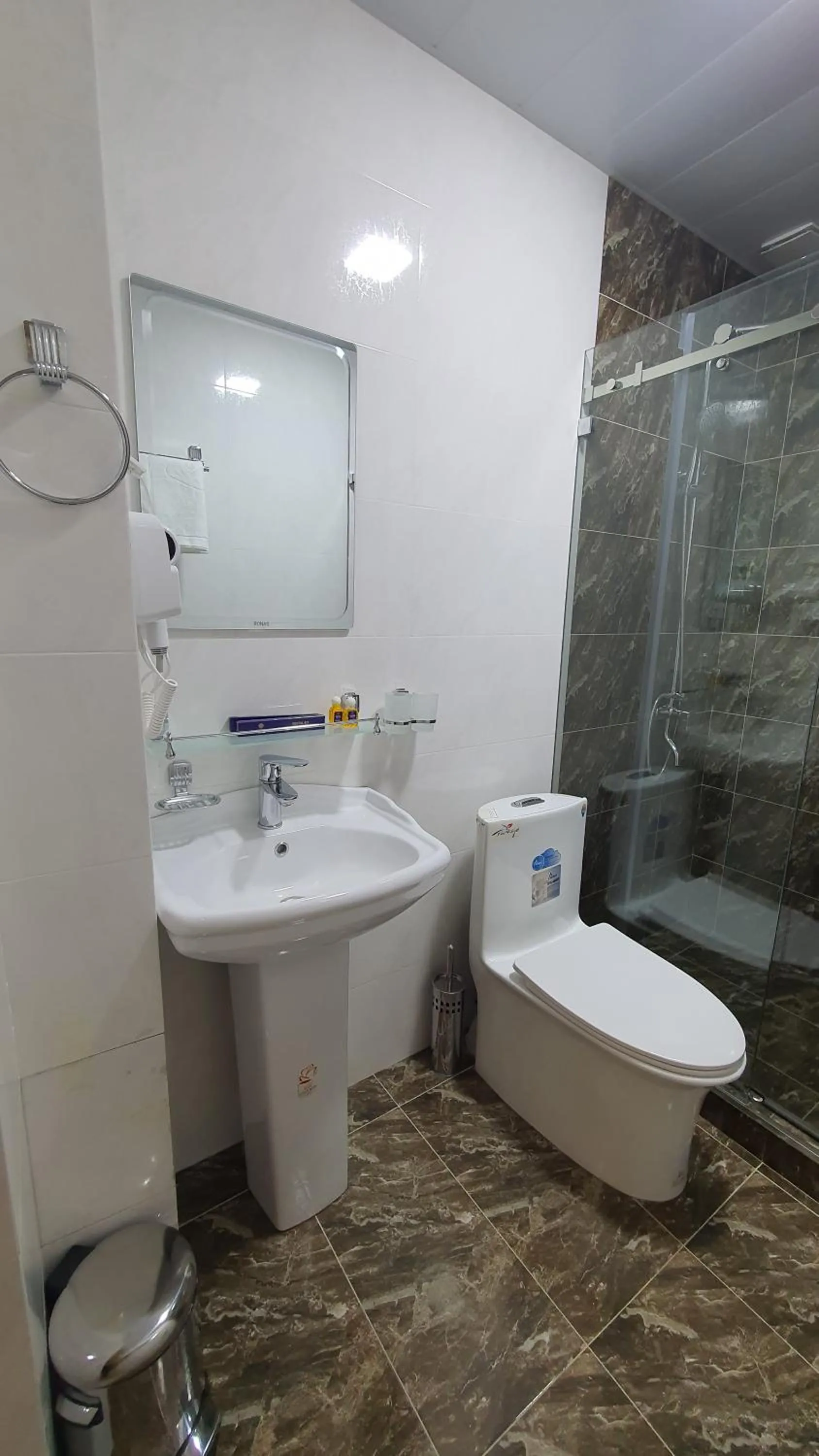 Shower in The Afrosiyob Ok