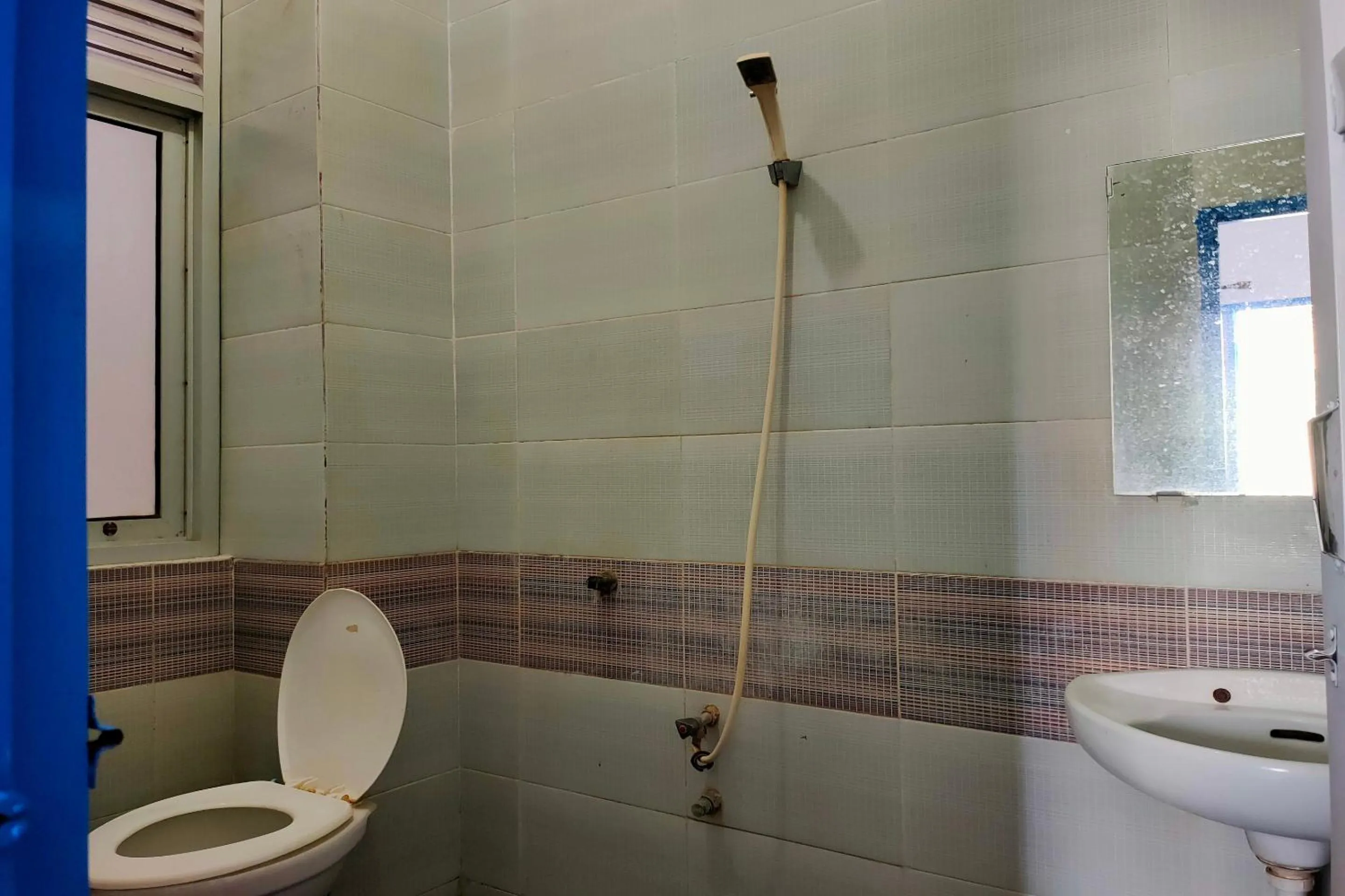 Bathroom in Hotel O Pondok Baruga 777 Near Sarewo Musik Studio Kendari