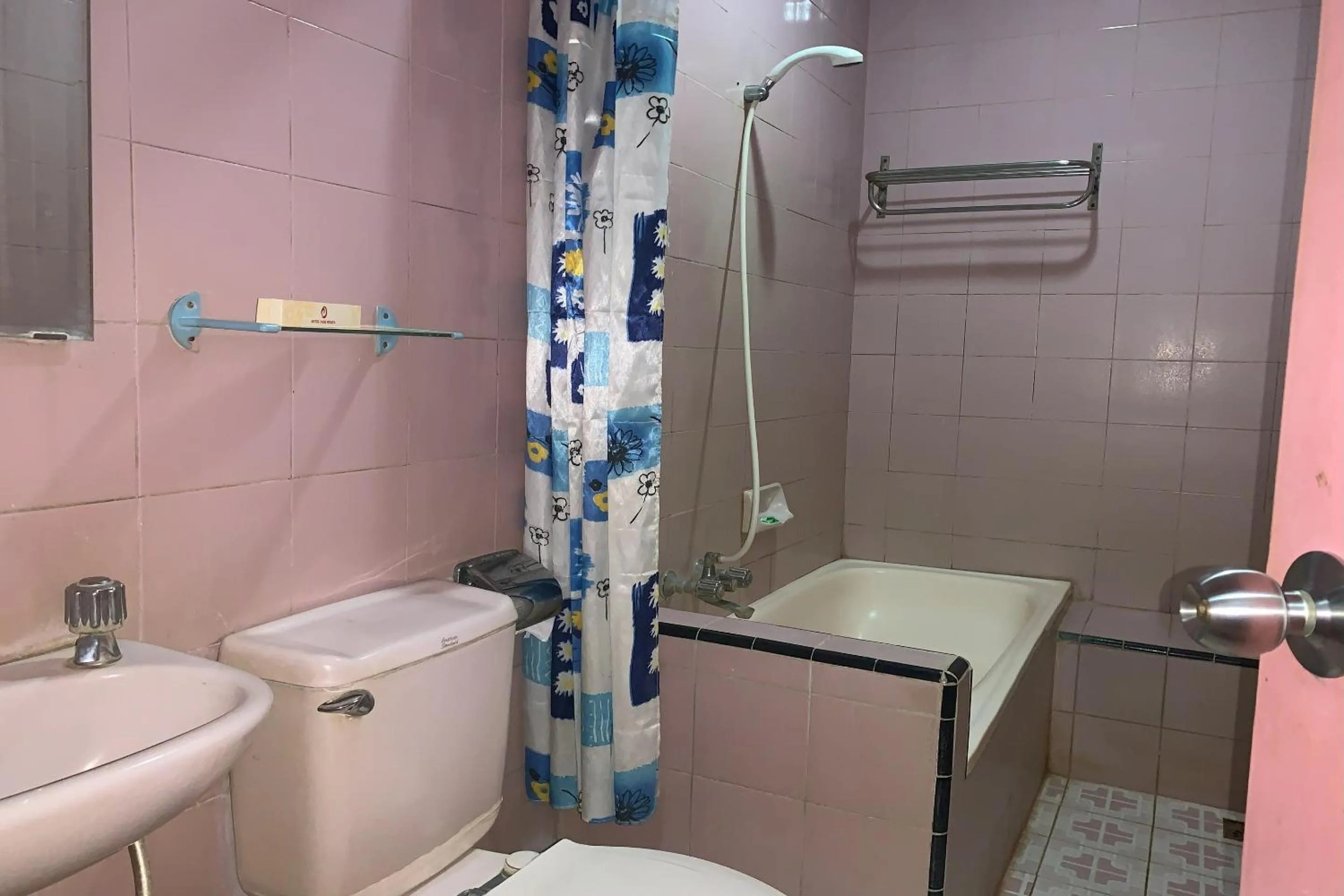 Bathroom in Hotel O Pondok Baruga 777 Near Sarewo Musik Studio Kendari