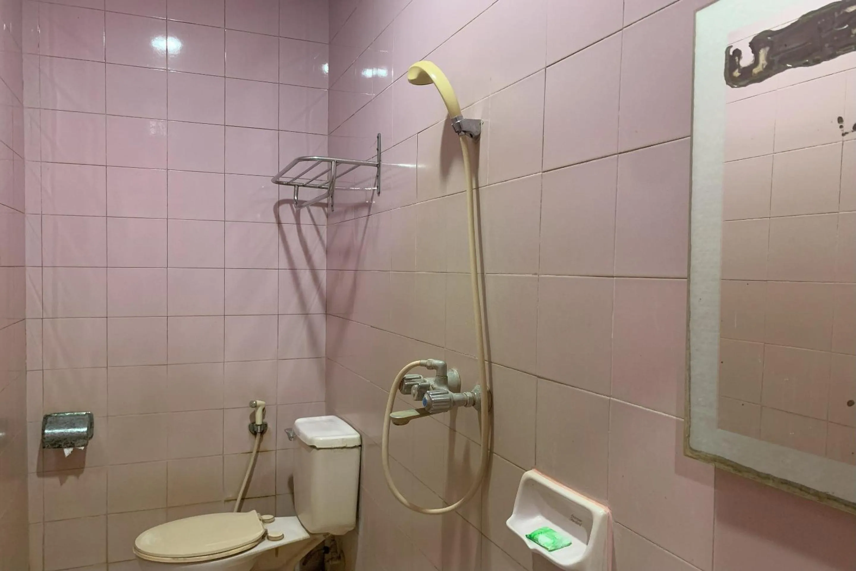 Bathroom in Hotel O Pondok Baruga 777 Near Sarewo Musik Studio Kendari