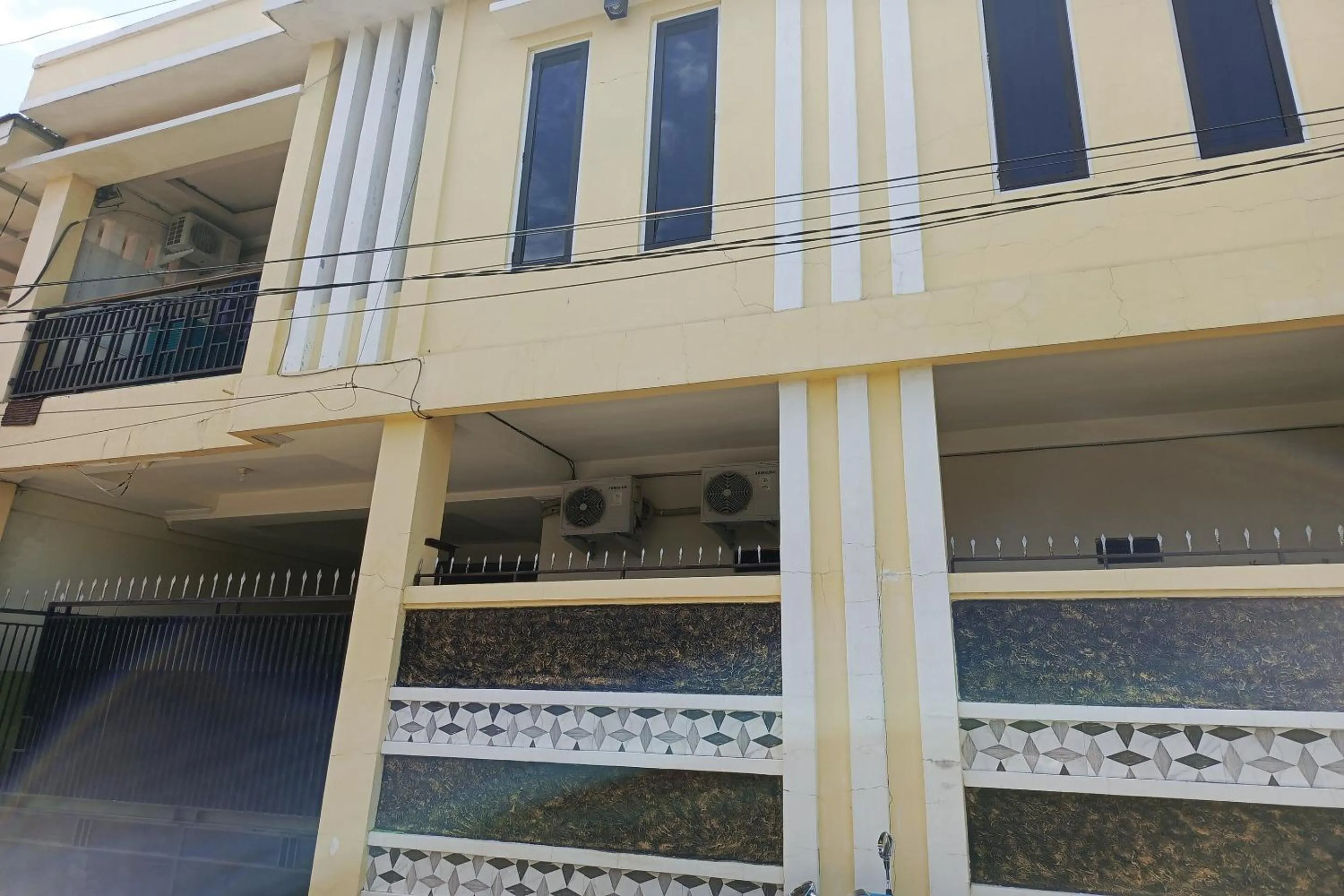 Facade/entrance in Hotel O Pondok Baruga 777 Near Sarewo Musik Studio Kendari