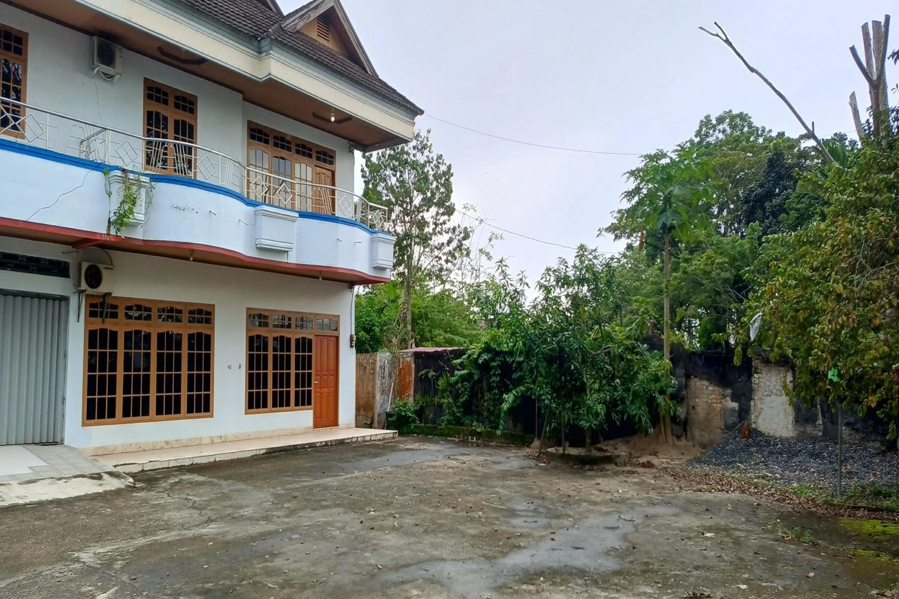 Facade/entrance in Hotel O Karunia Kost & PenginapanNearSiring Marabahan (Ulek Barito)