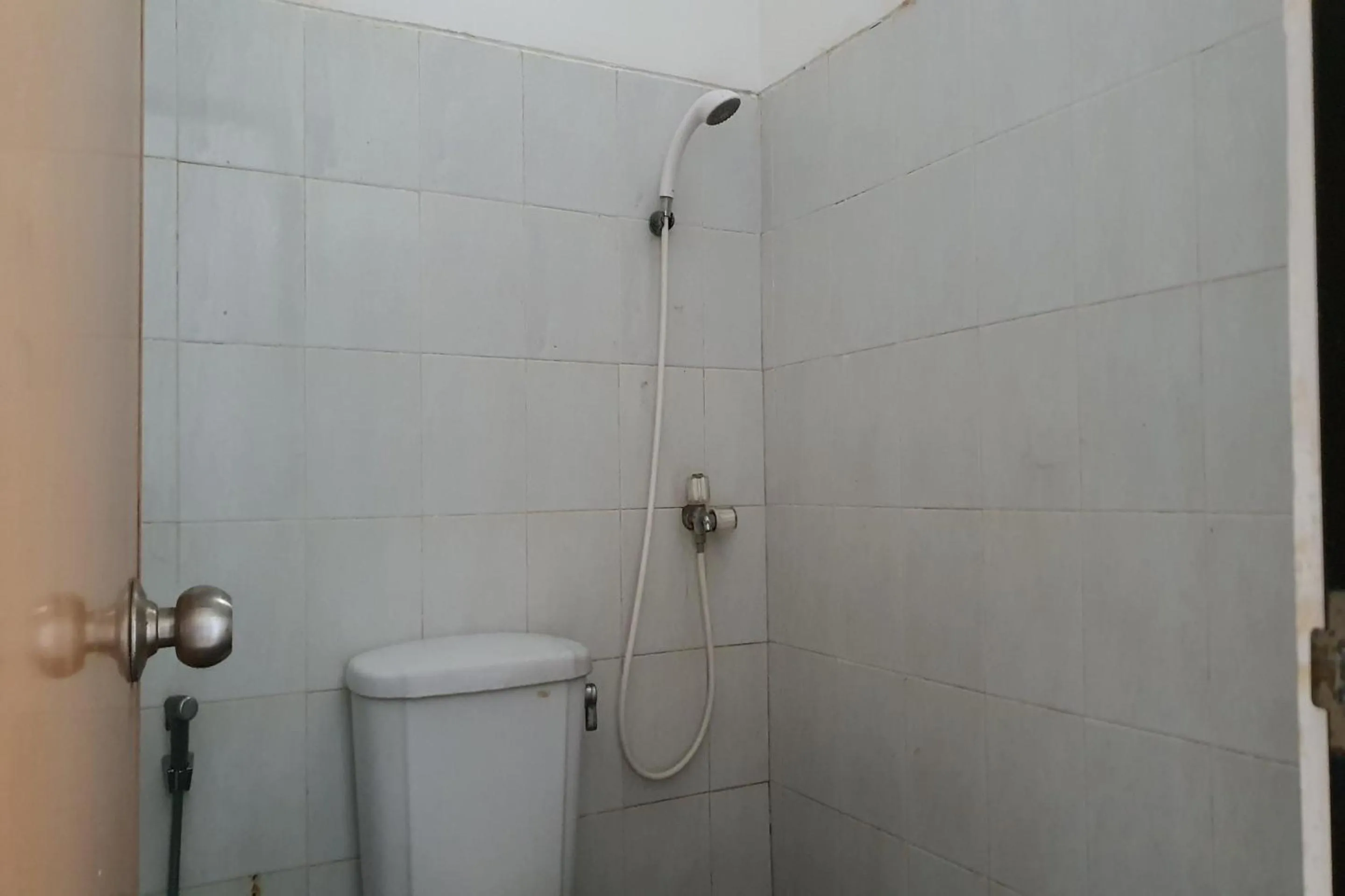 Bathroom in Hotel O Karunia Kost & PenginapanNearSiring Marabahan (Ulek Barito)