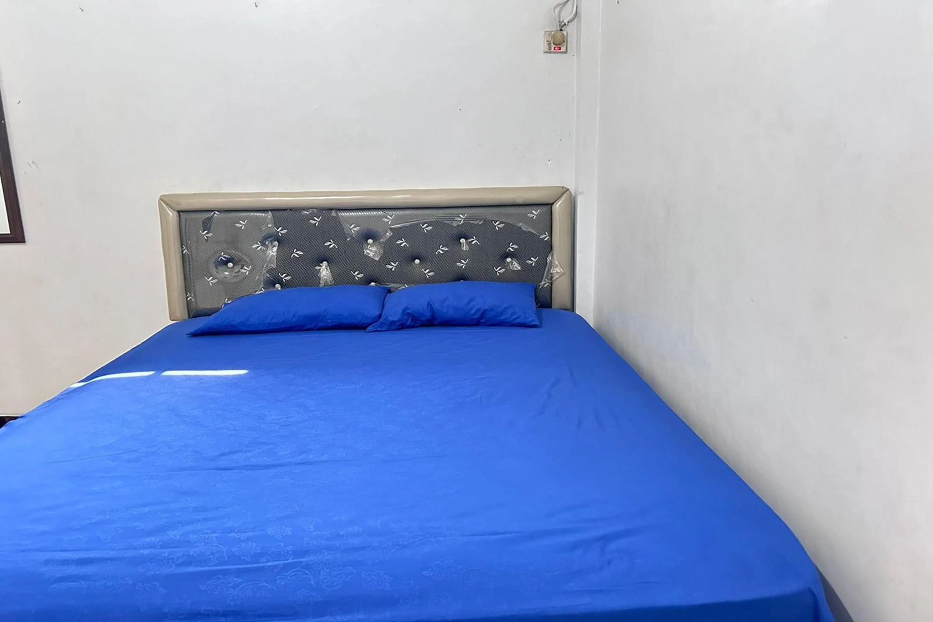 Bed in Hotel Kinasih Yogyakarta