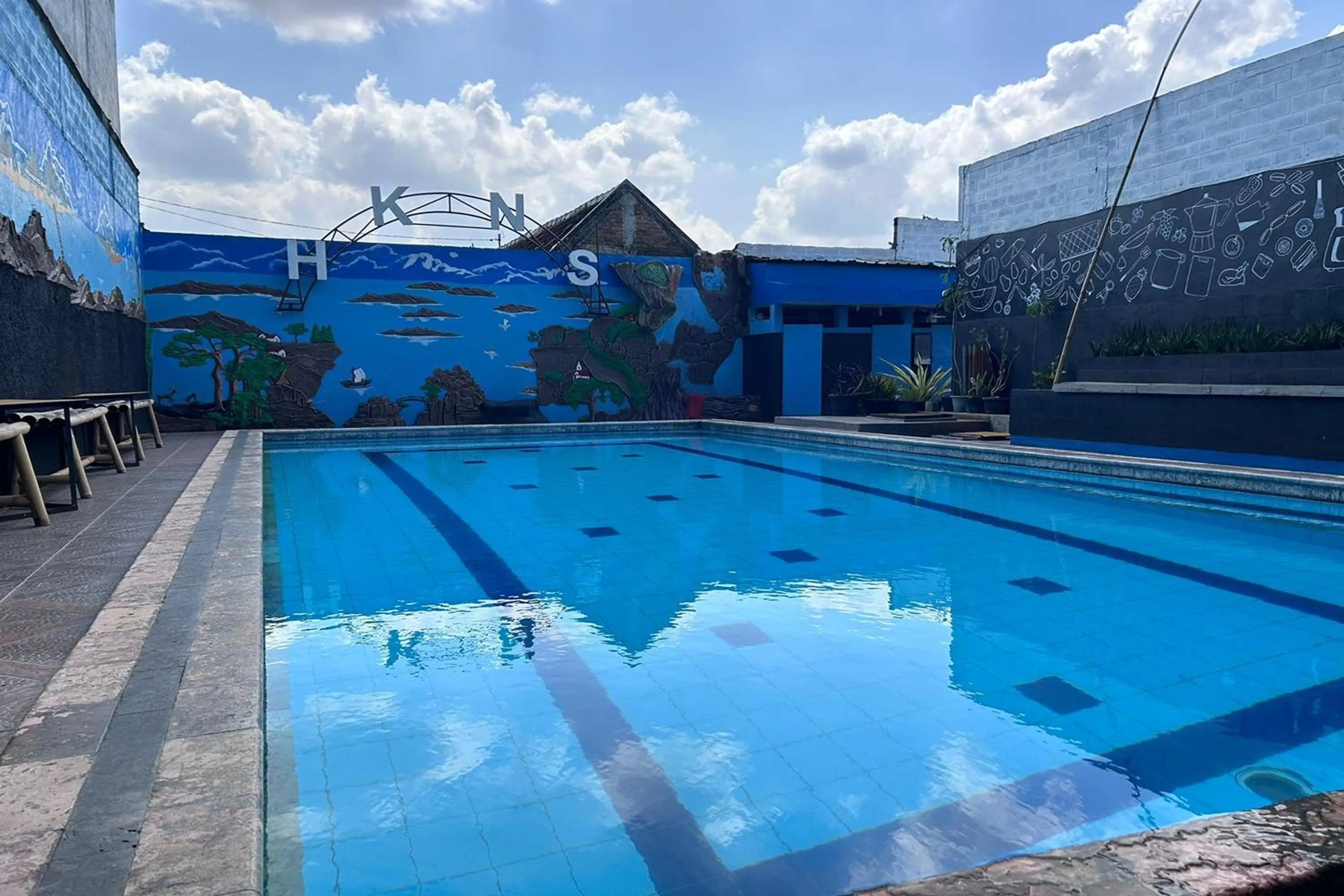 Swimming pool in Hotel Kinasih Yogyakarta