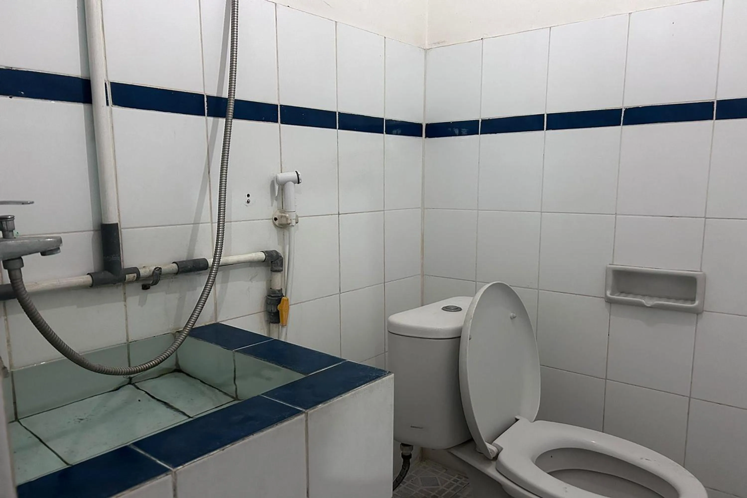 Bathroom in Hotel Kinasih Yogyakarta