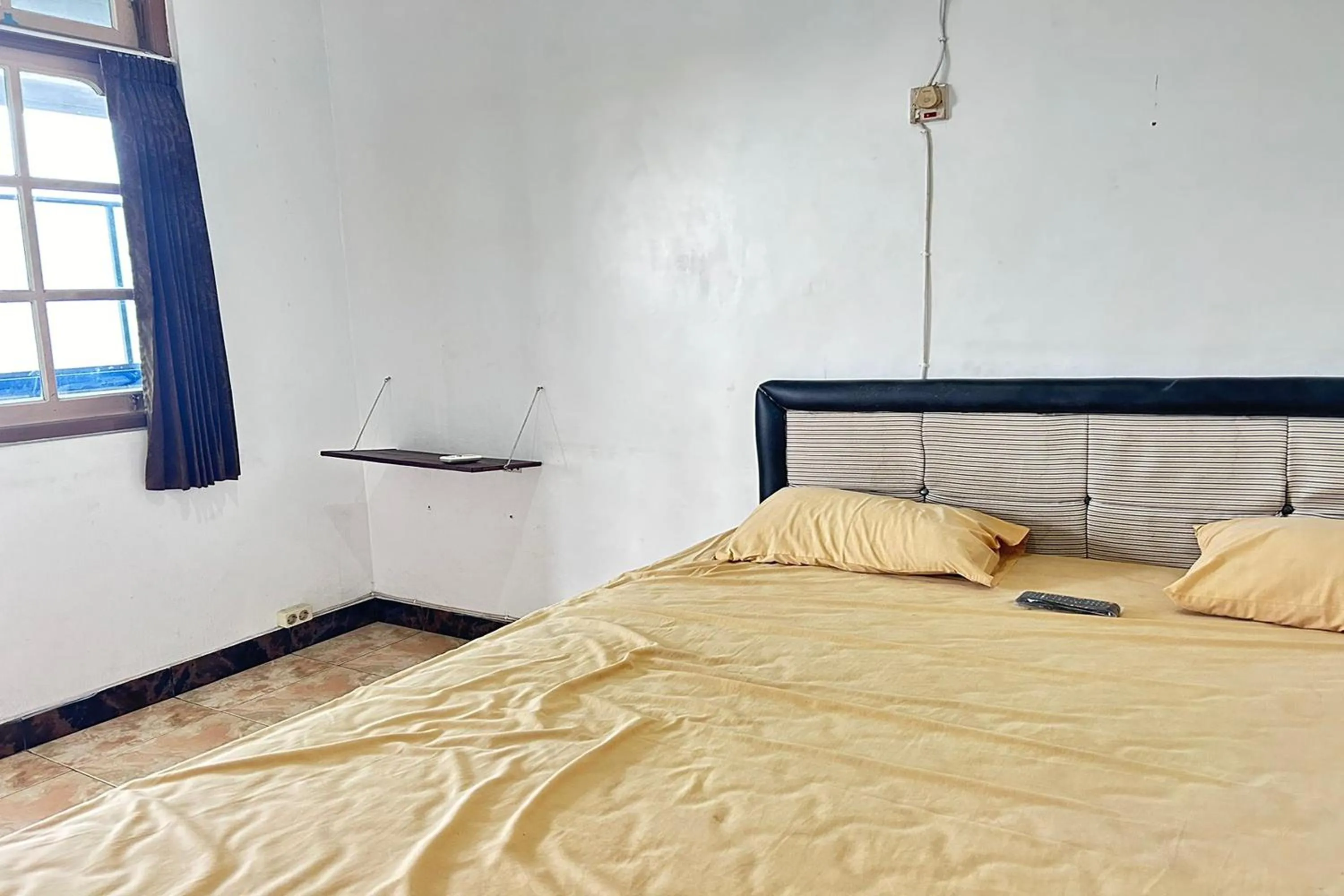 Bed in Hotel Kinasih Yogyakarta