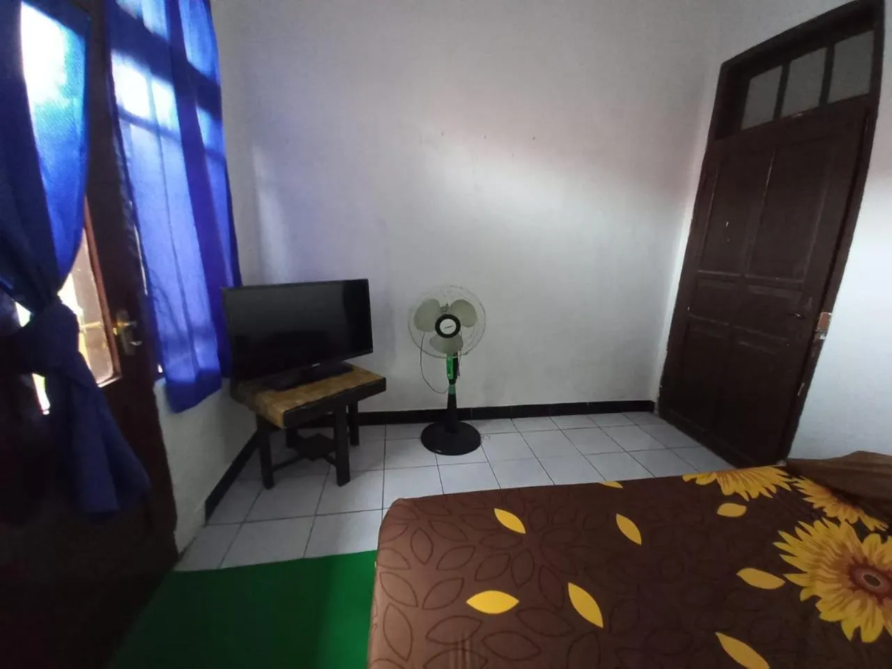 Bedroom, Bed in Hotel O Home Stay Syariah Habibie