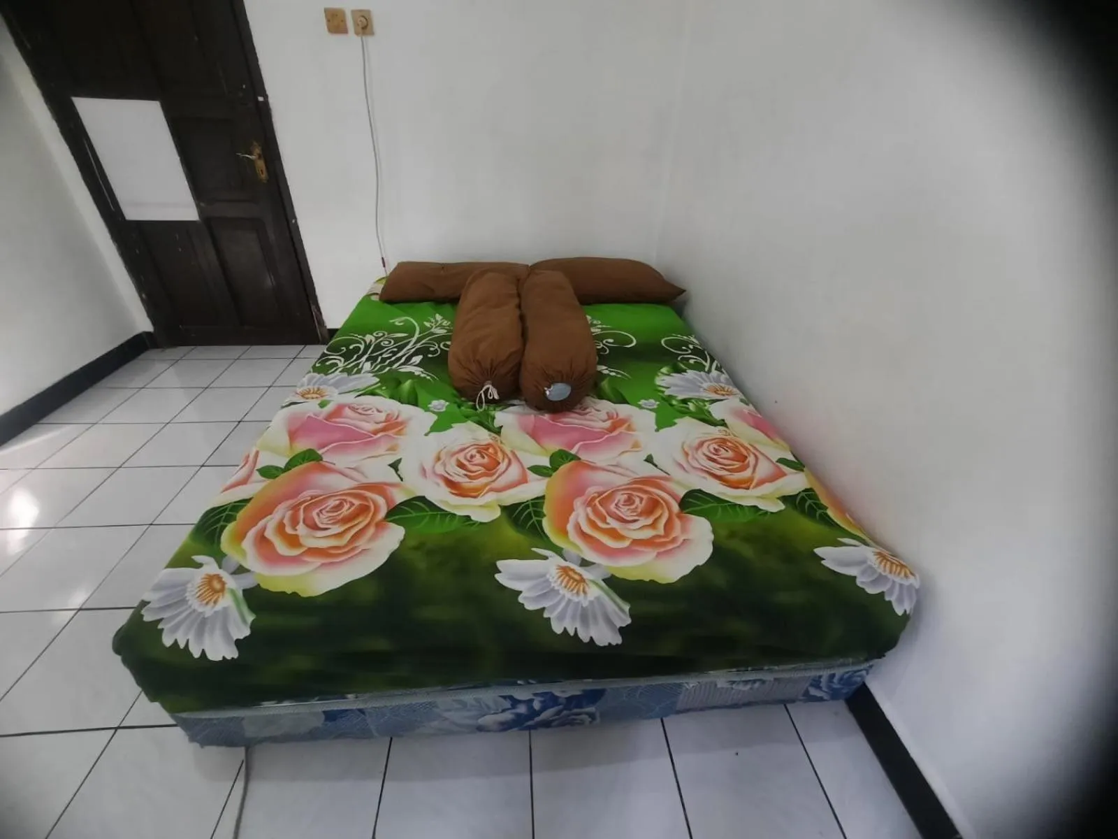 Bedroom, Bed in Hotel O Home Stay Syariah Habibie