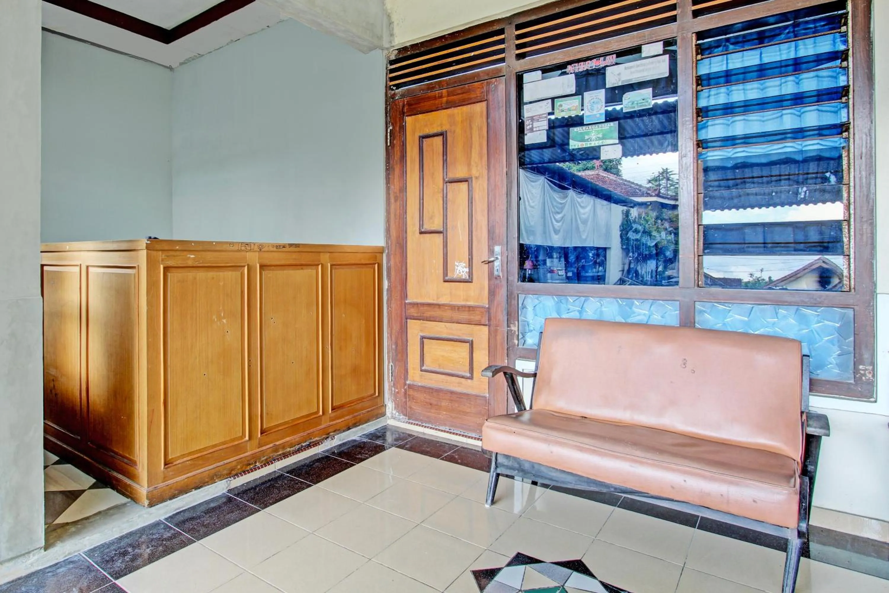 Lobby or reception in OYO 93660 New Family Hotel Syariah