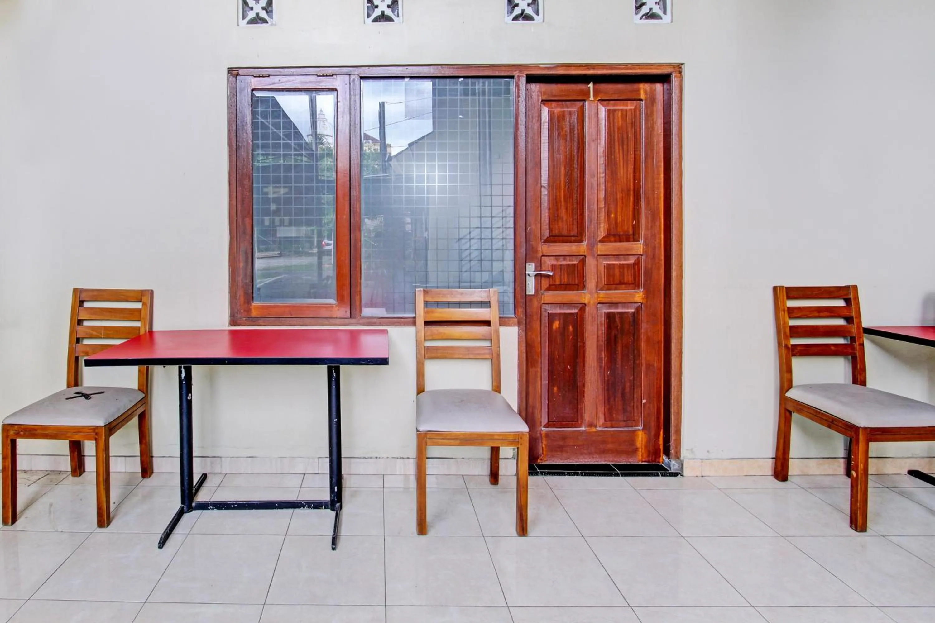 Lobby or reception in OYO 93660 New Family Hotel Syariah