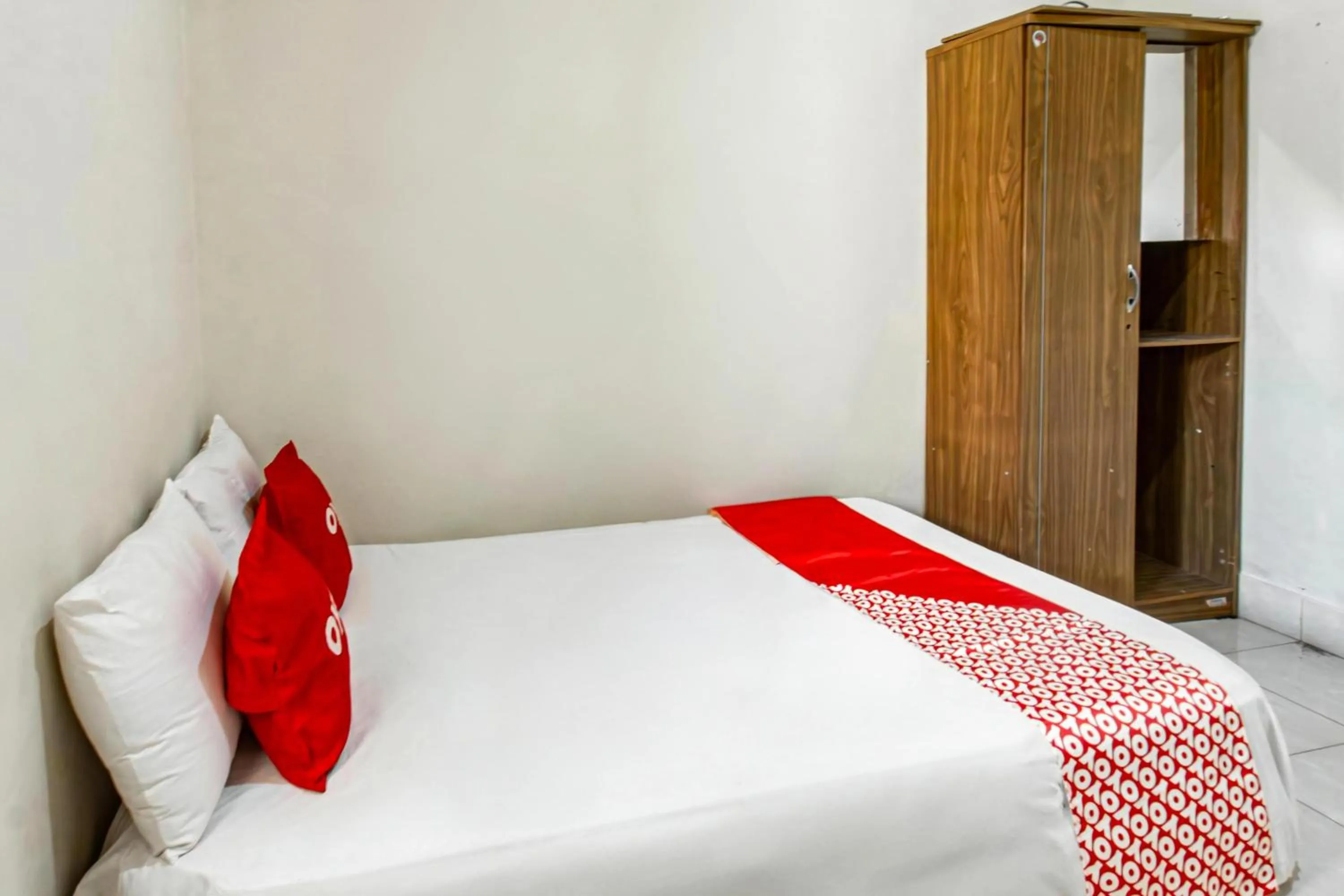 Bedroom, Bed in Hotel O Puri Batu Bolong