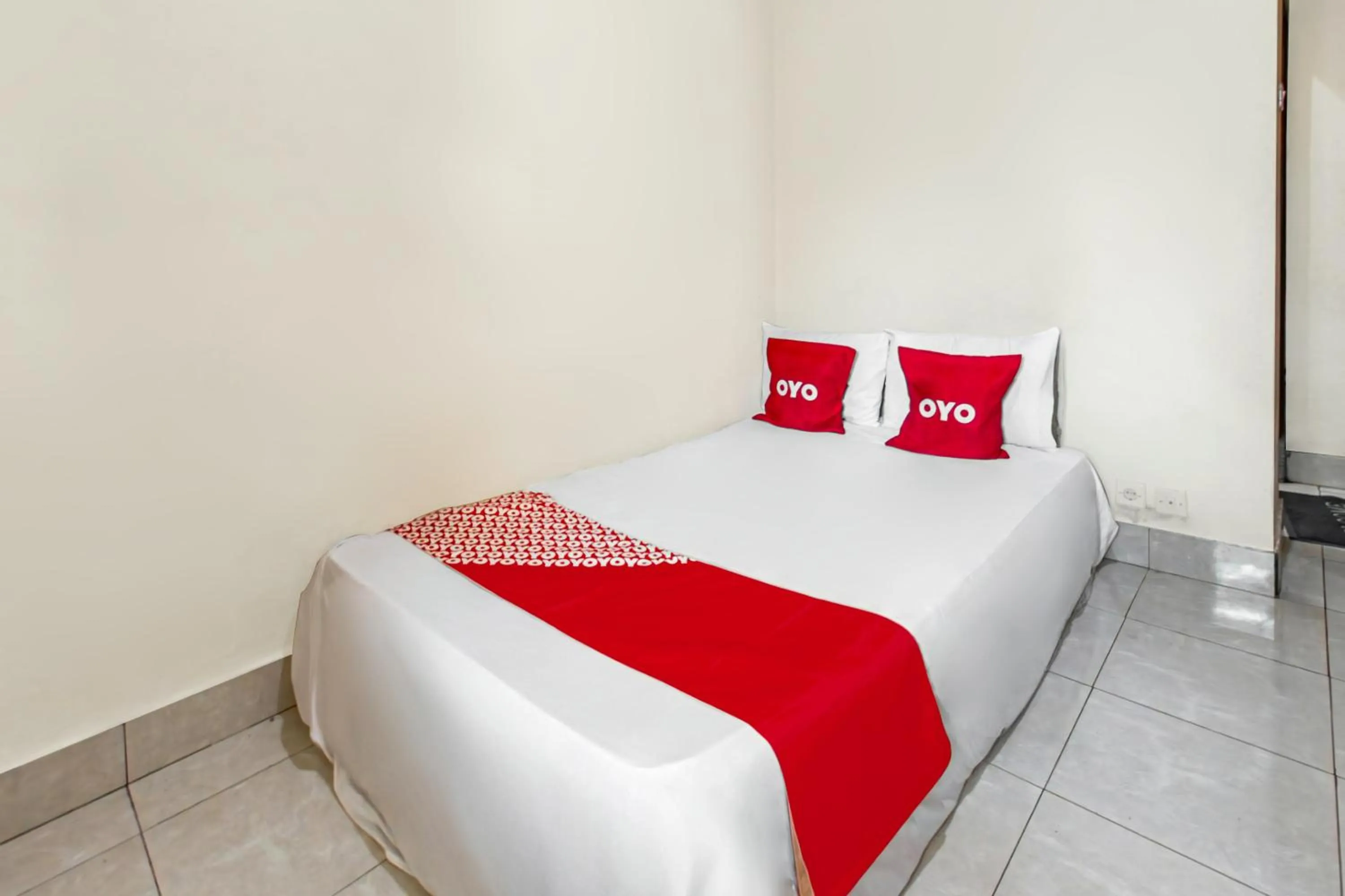 Bedroom, Bed in Hotel O Puri Batu Bolong