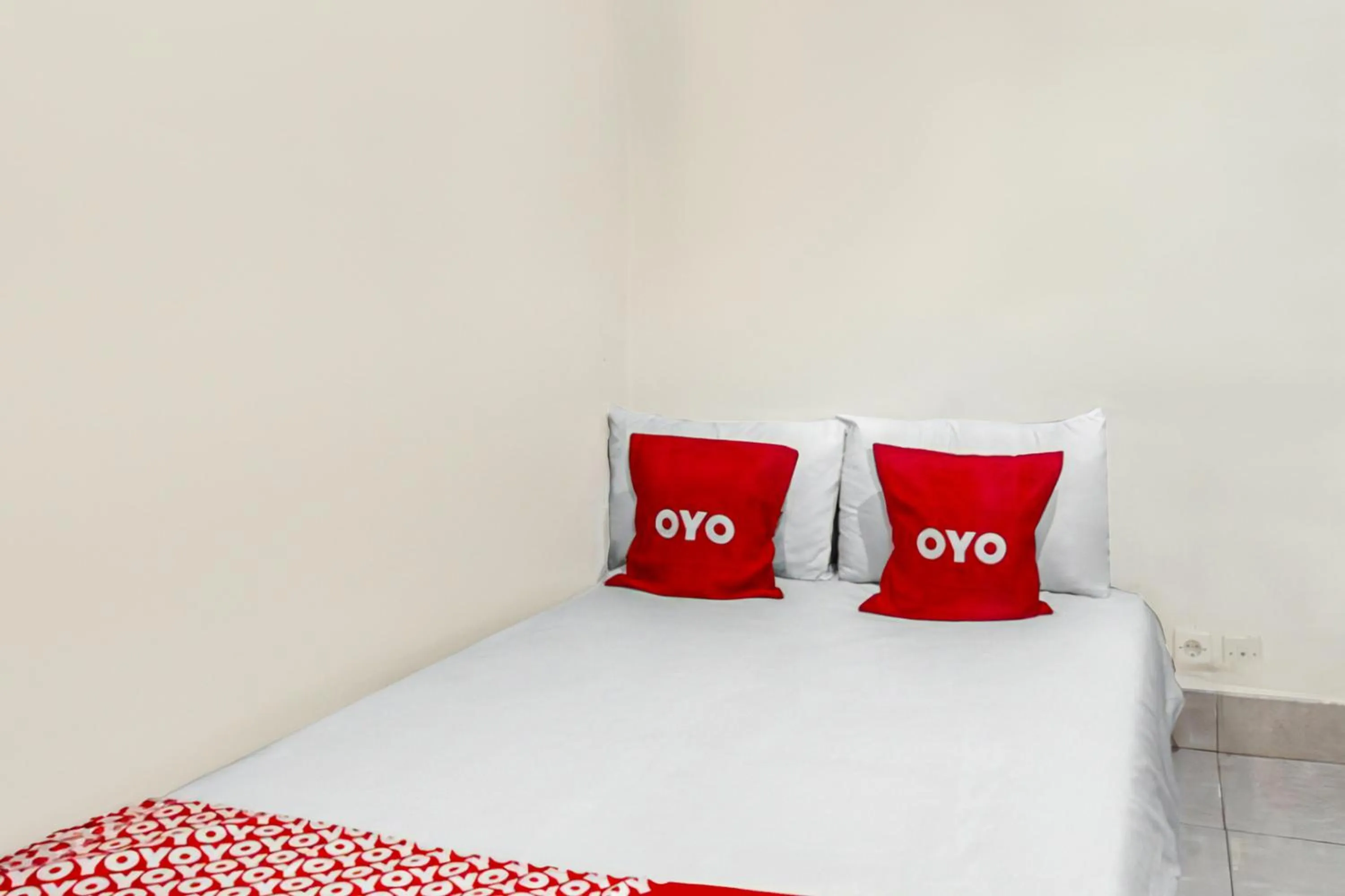 Bedroom, Bed in Hotel O Puri Batu Bolong