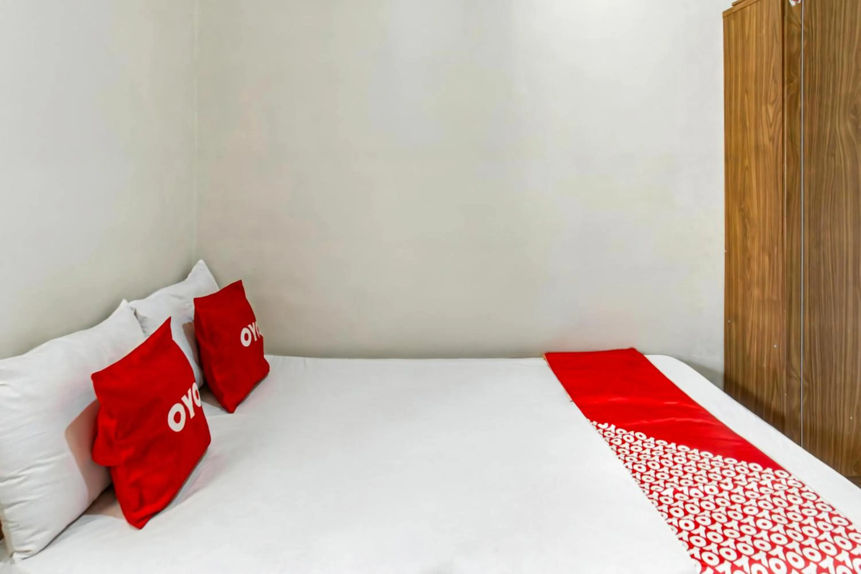 Bedroom, Bed in Hotel O Puri Batu Bolong