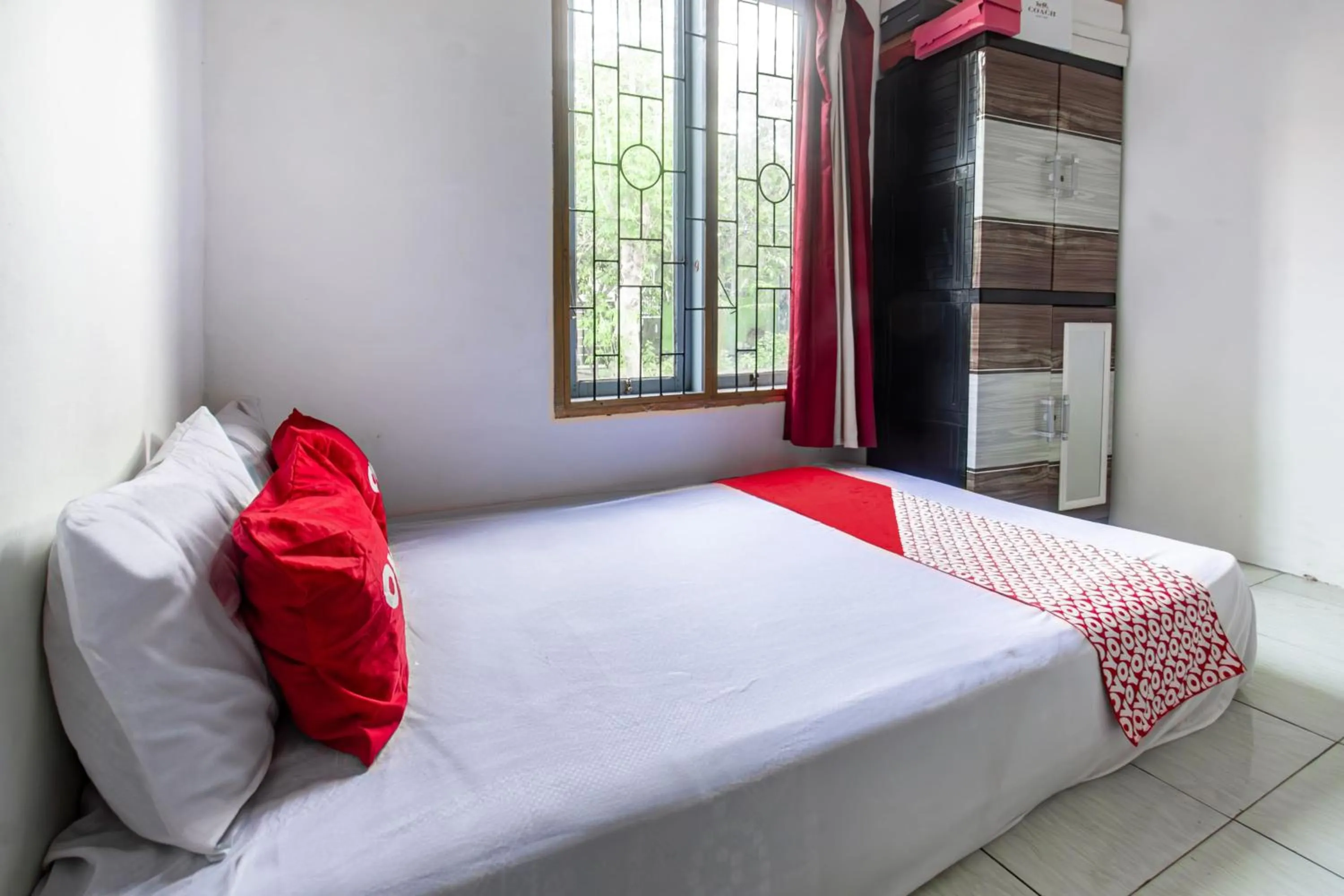 Bedroom, Bed in Hotel O Lestari Homestay