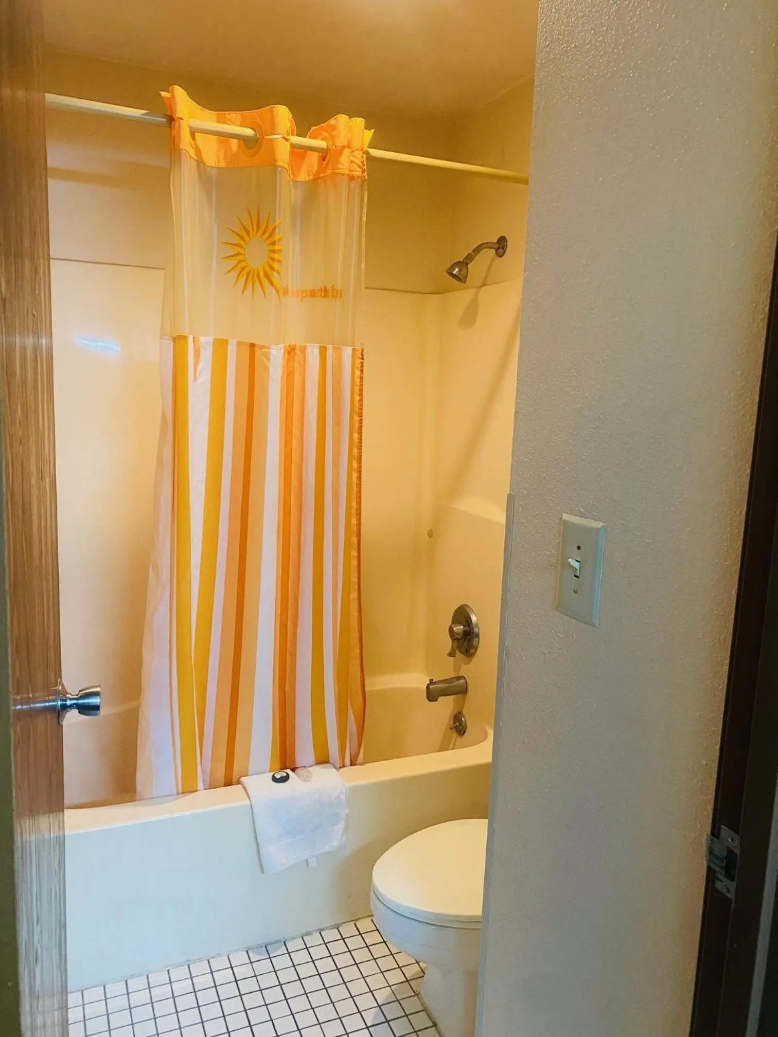 Bathroom in Norwood Inn Statefair Grounds