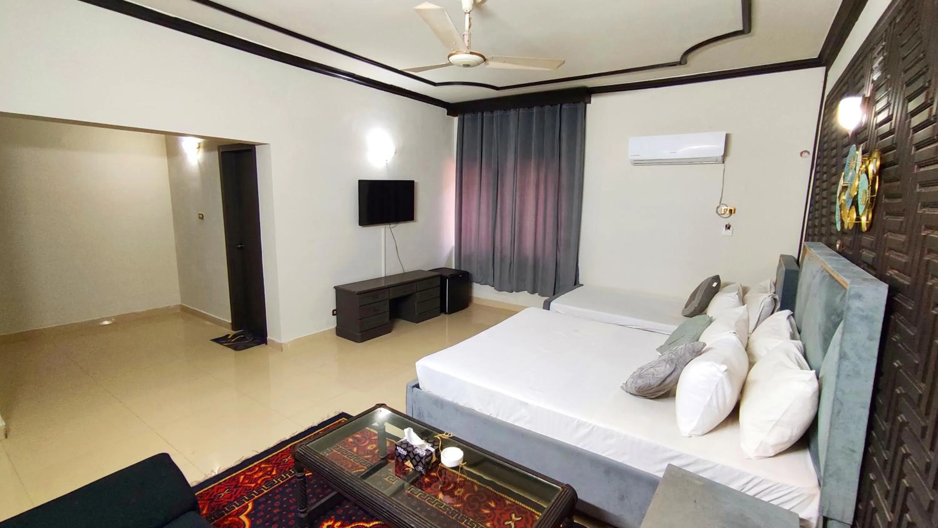 TV and multimedia, Bed in Aleph Islamabad Guest House
