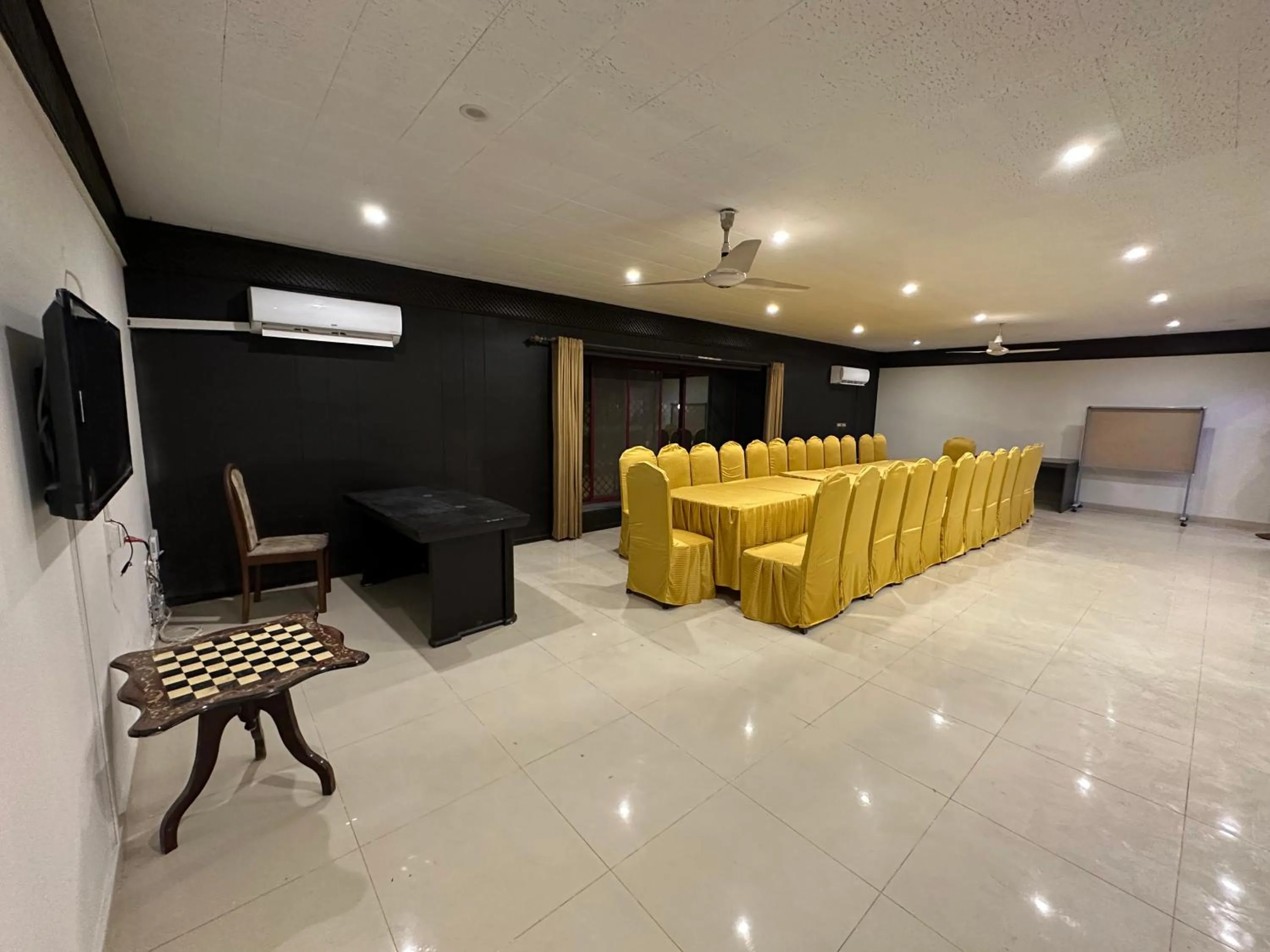 Restaurant/places to eat in Aleph Islamabad Guest House