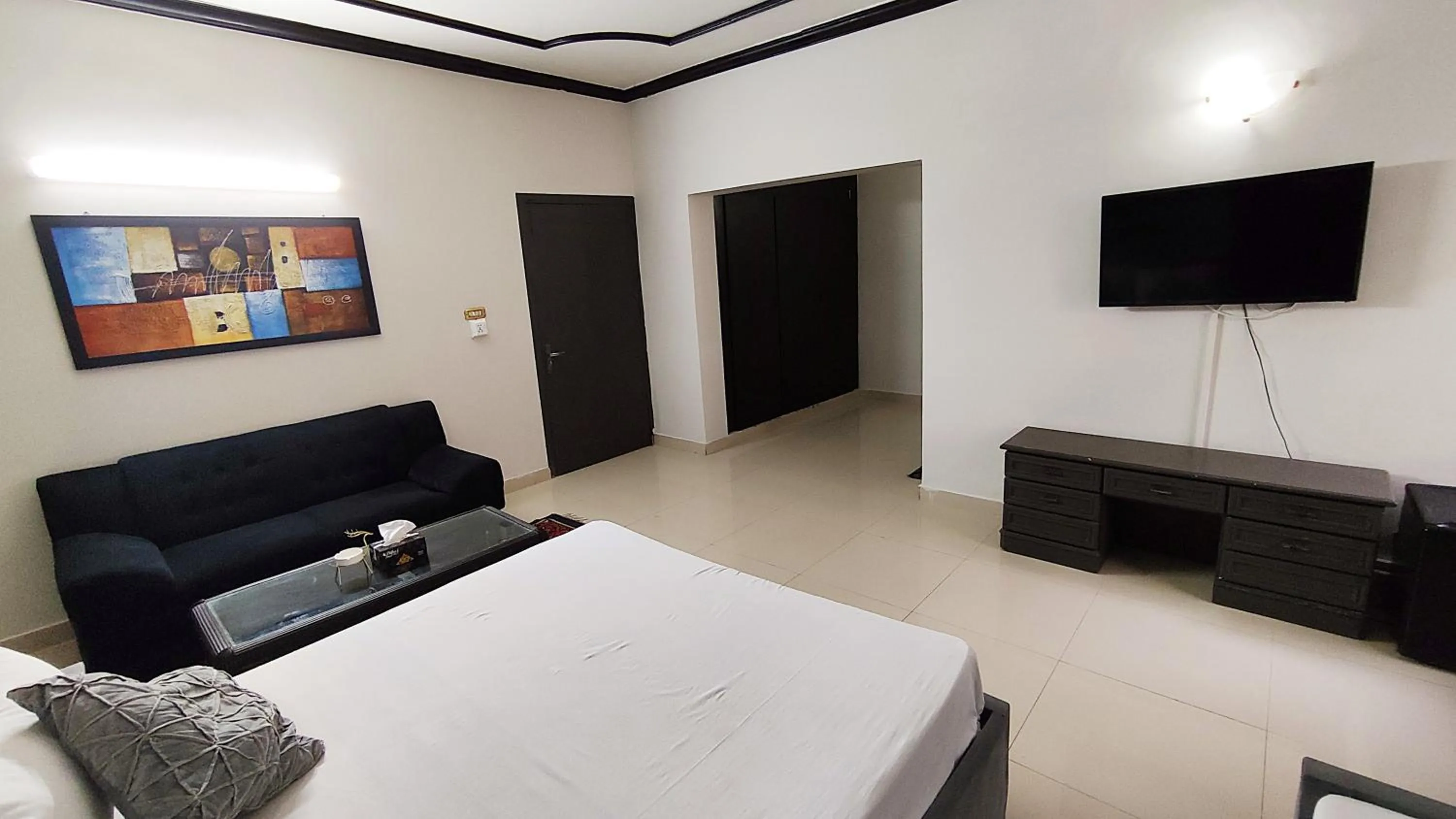 TV and multimedia, Bed in Aleph Islamabad Guest House