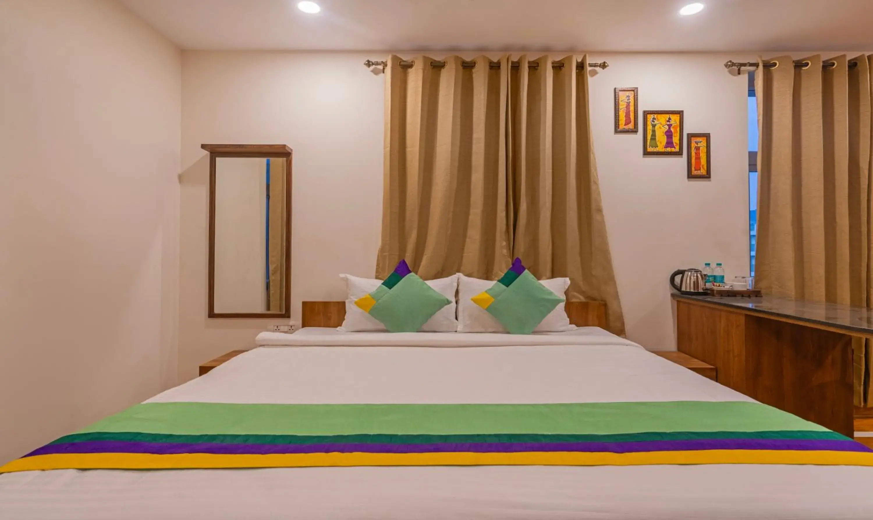 Bedroom, Bed in Treebo SY Inn, Gachibowli DLF Bedroom, Bed in Treebo SY Inn, Gachibowli DLF