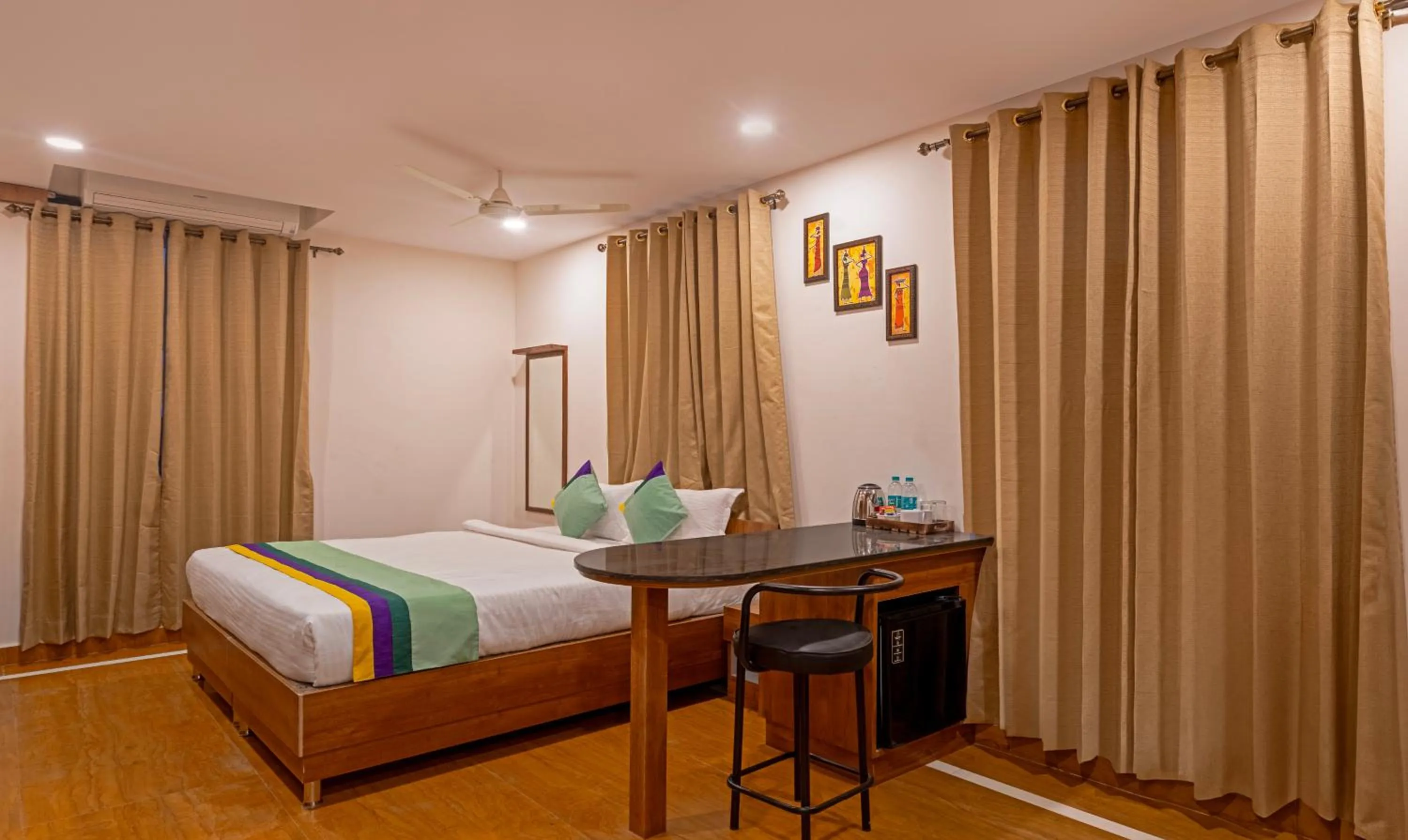 Bedroom, Bed in Treebo SY Inn, Gachibowli DLF