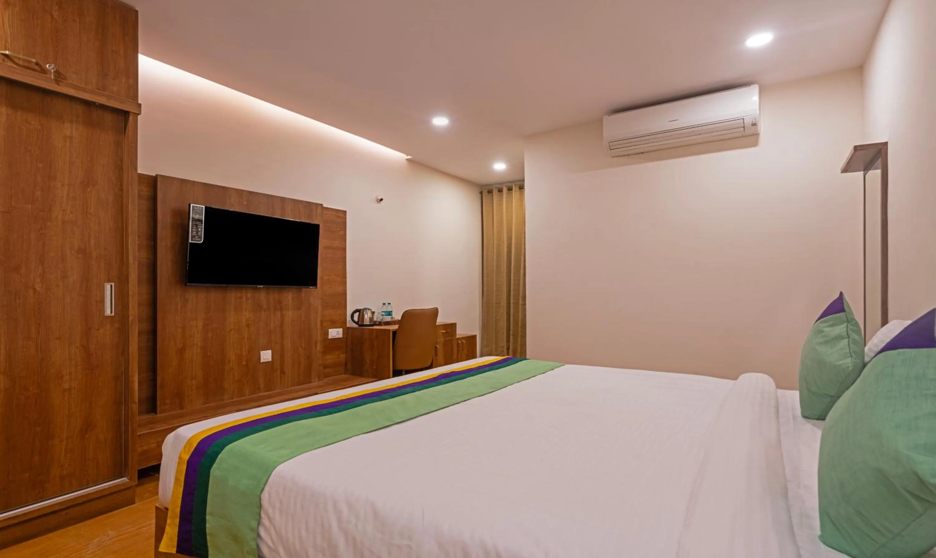 Bed in Treebo SY Inn, Gachibowli DLF