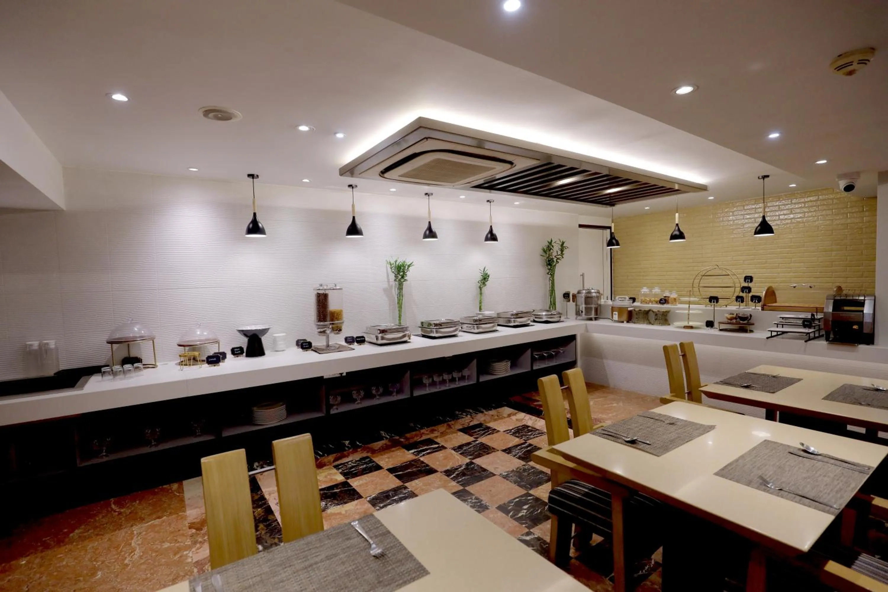 Breakfast in Bizz The Hotel