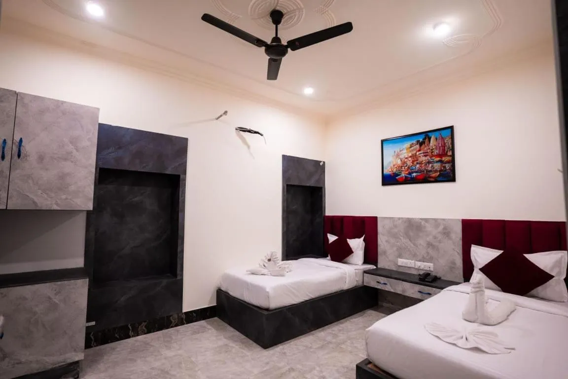 Bed in HOTEL JSR KEDAR