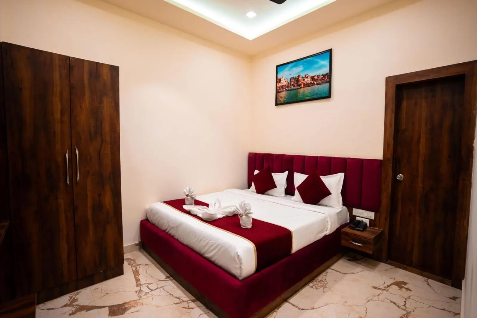 Bed in HOTEL JSR KEDAR