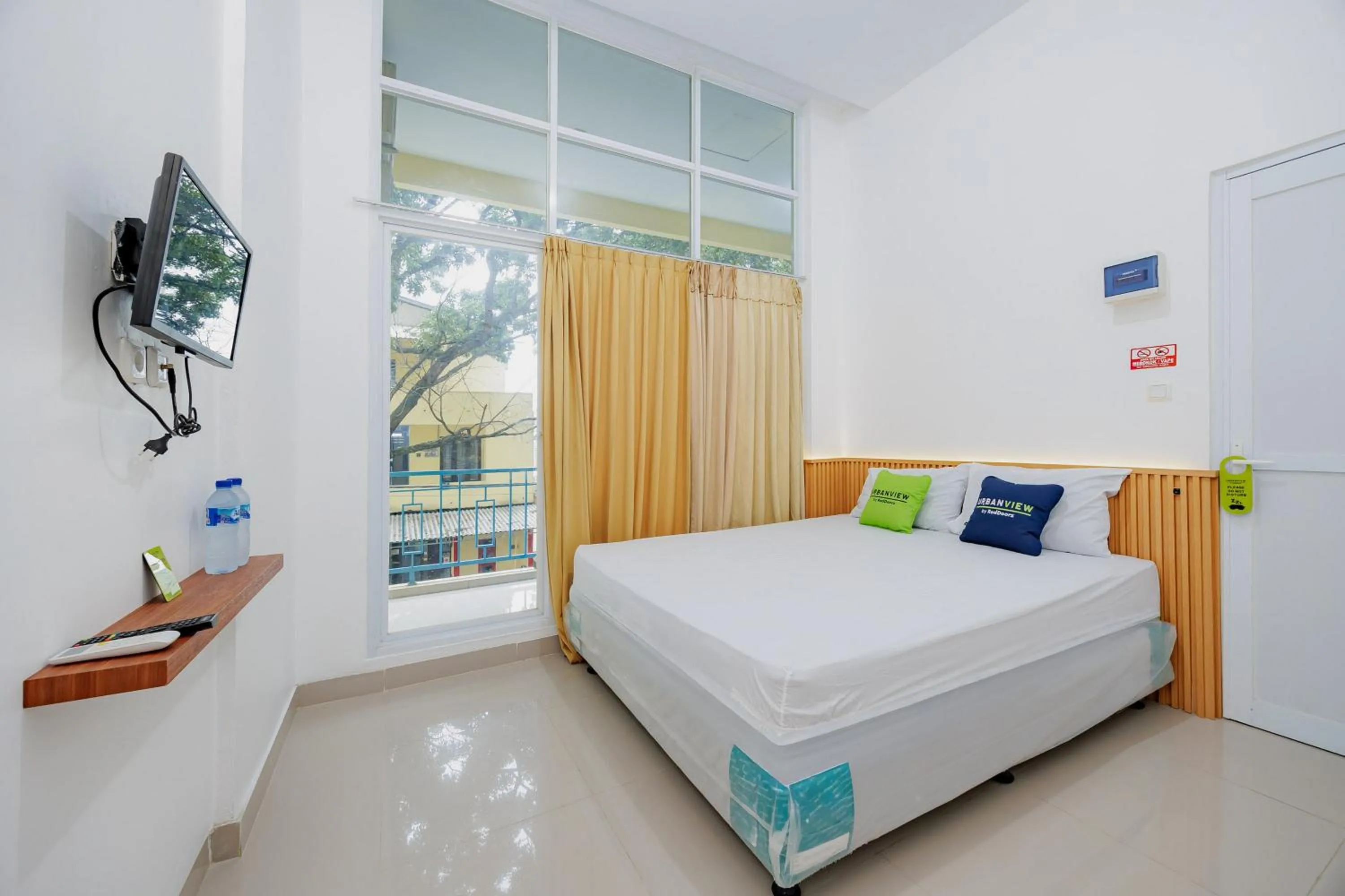 Bedroom, Bed in Urbanview Hotel BSD City