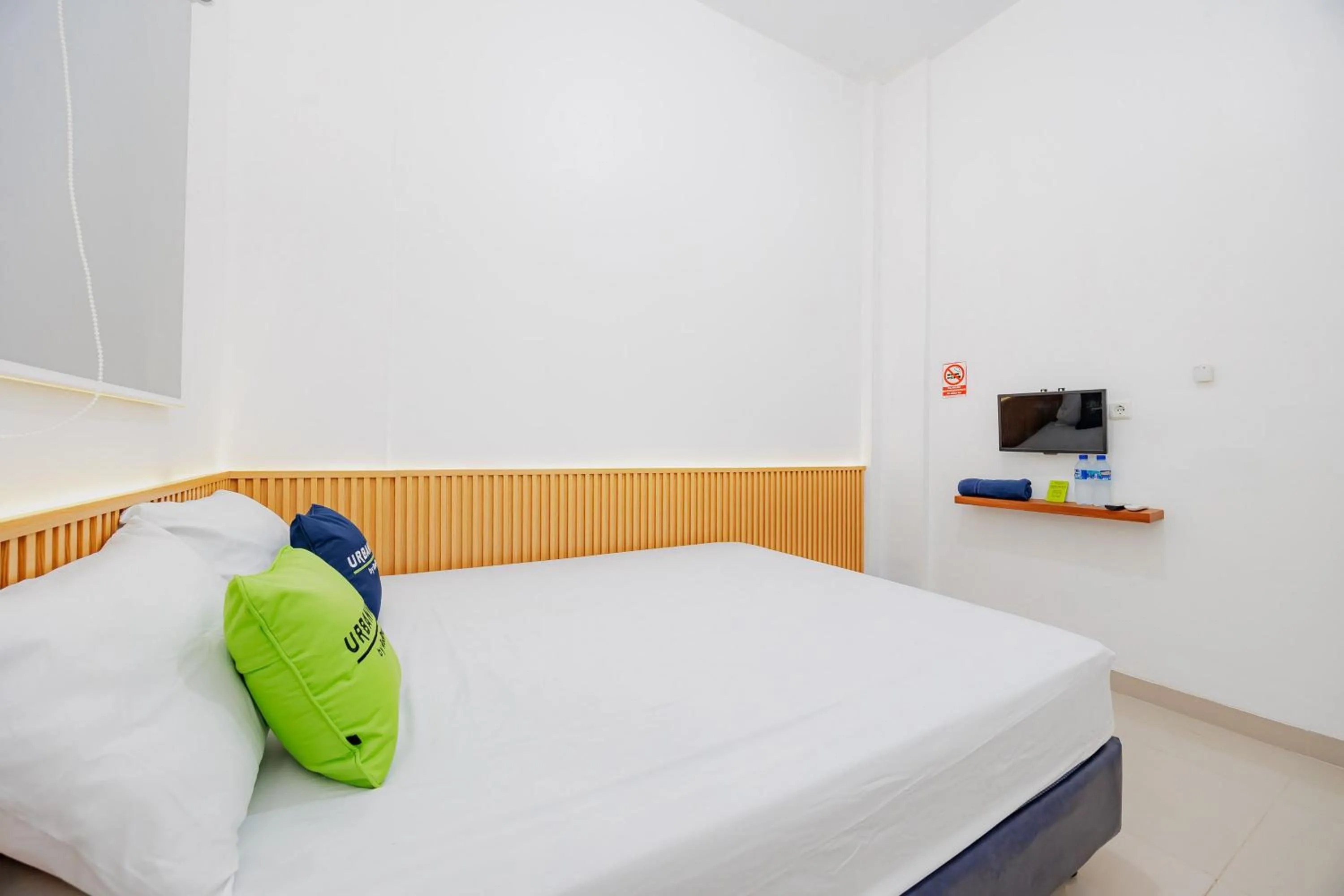 Bedroom, Bed in Urbanview Hotel BSD City