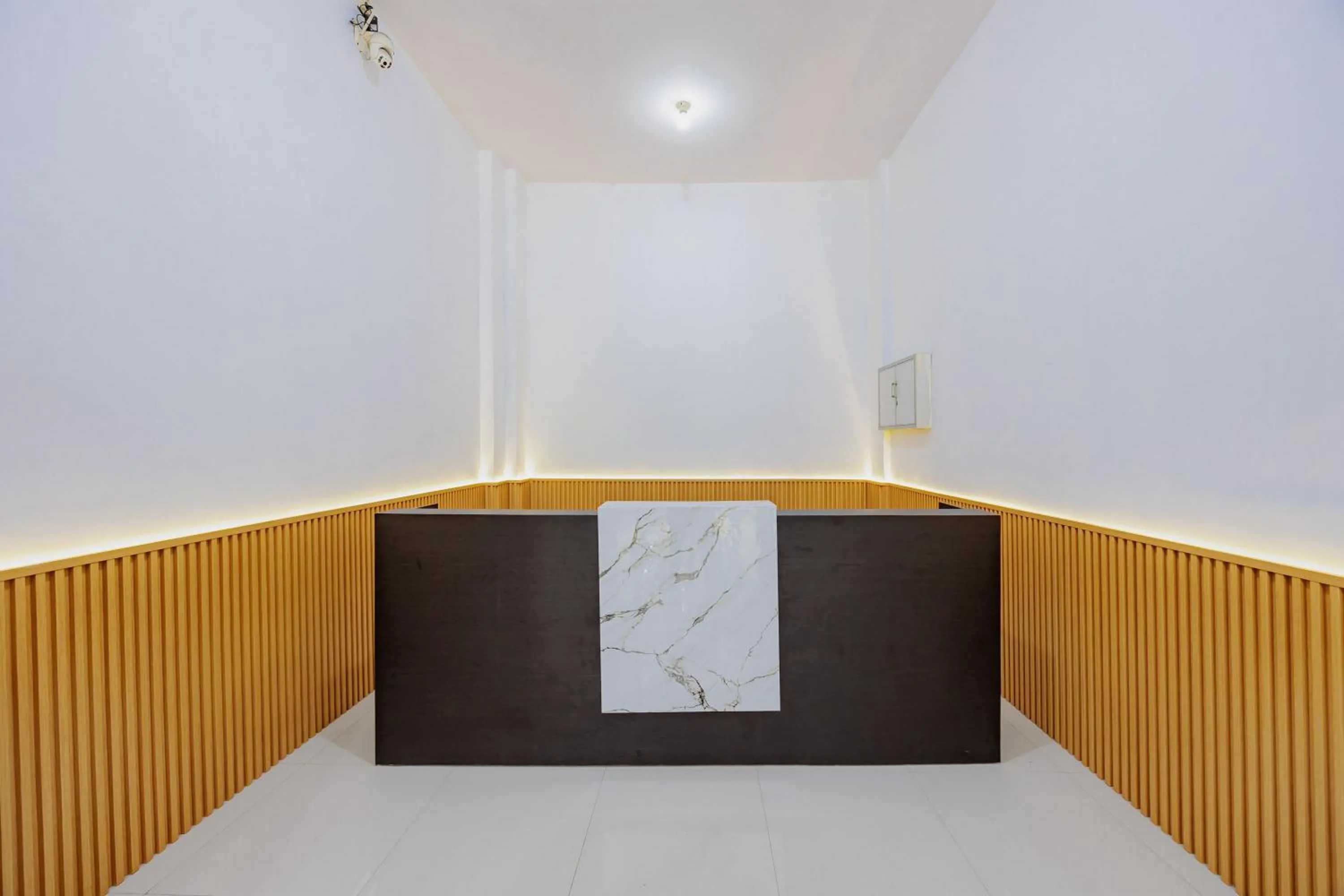Lobby or reception in Urbanview Hotel BSD City