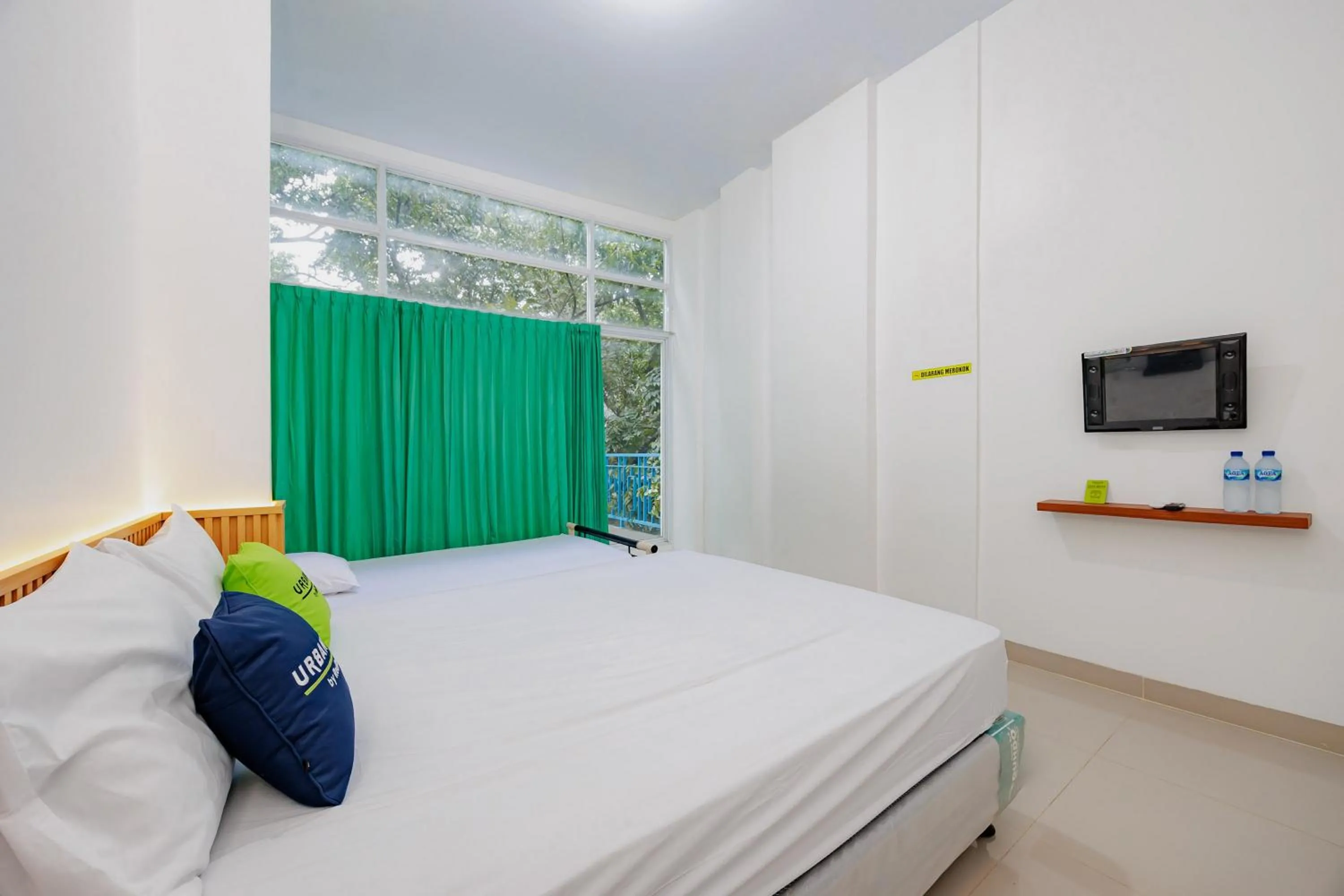 Bedroom, Bed in Urbanview Hotel BSD City