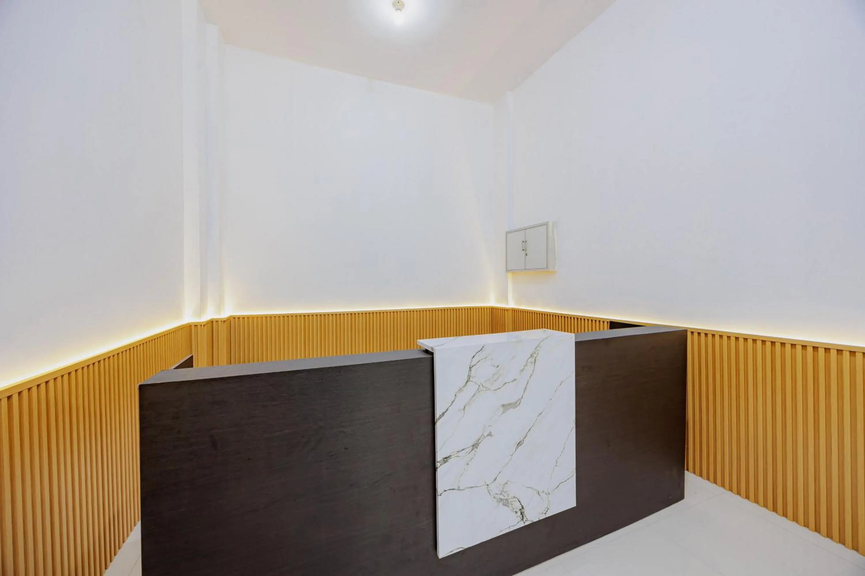 Lobby or reception in Urbanview Hotel BSD City