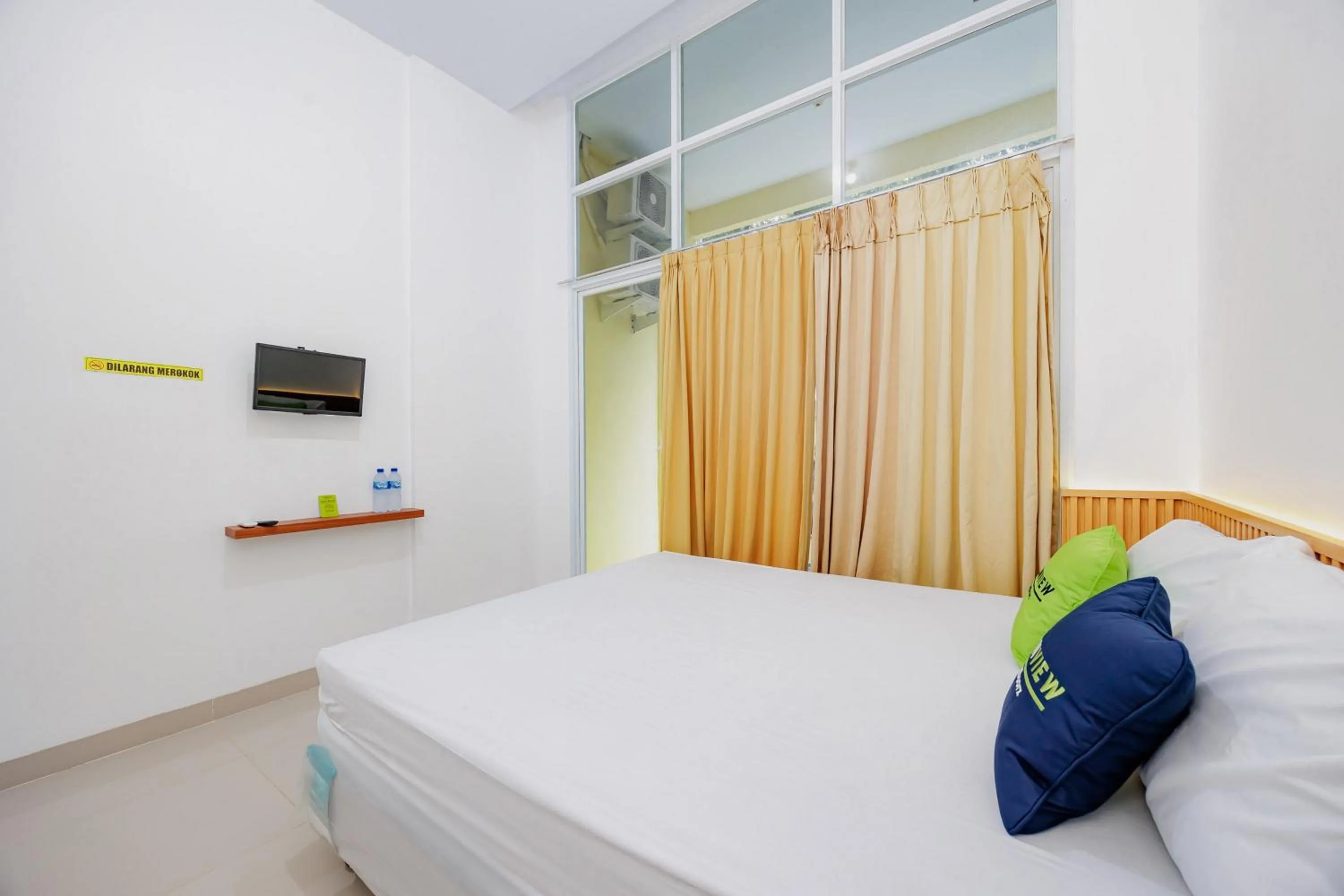 Bedroom, Bed in Urbanview Hotel BSD City