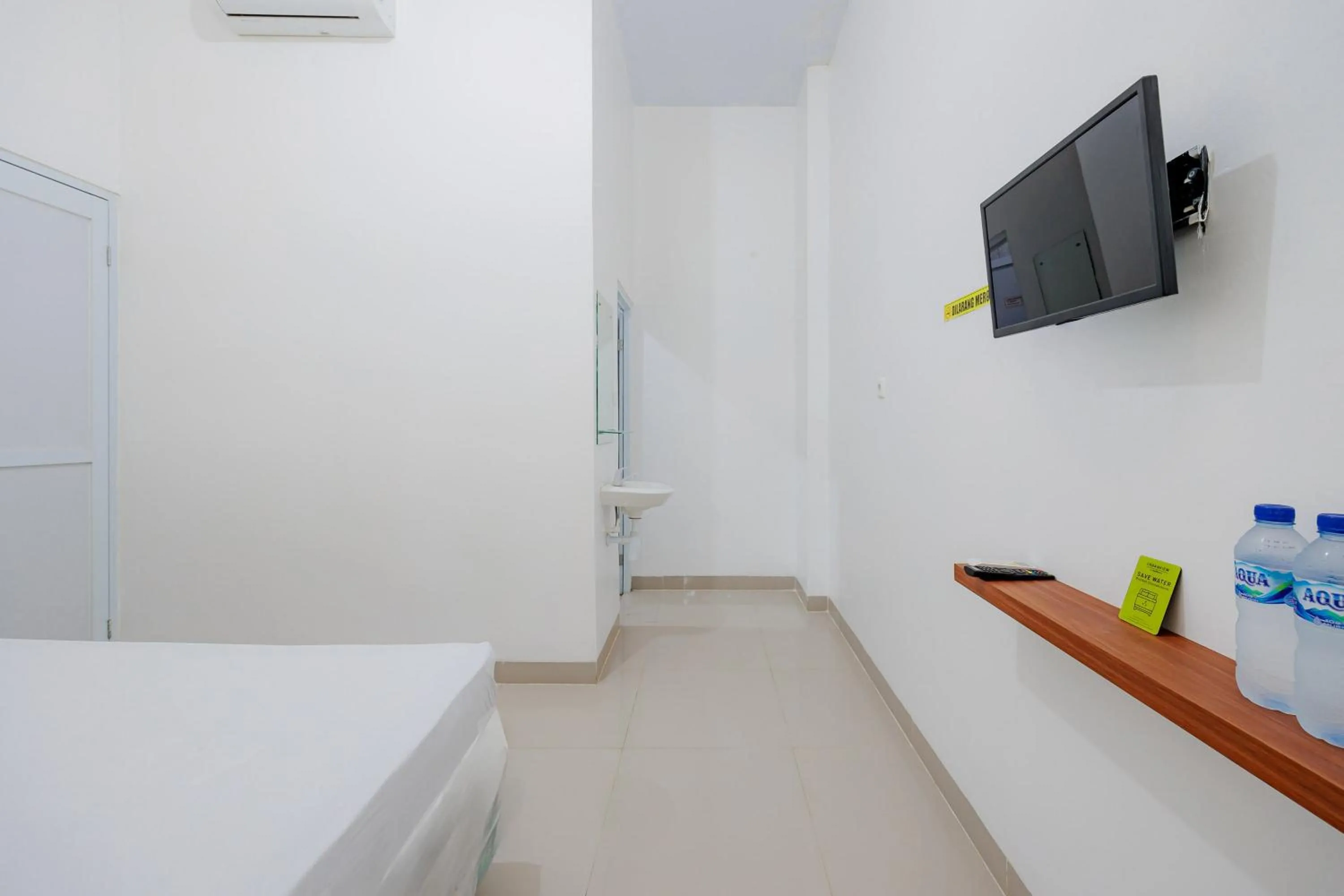 Bedroom in Urbanview Hotel BSD City