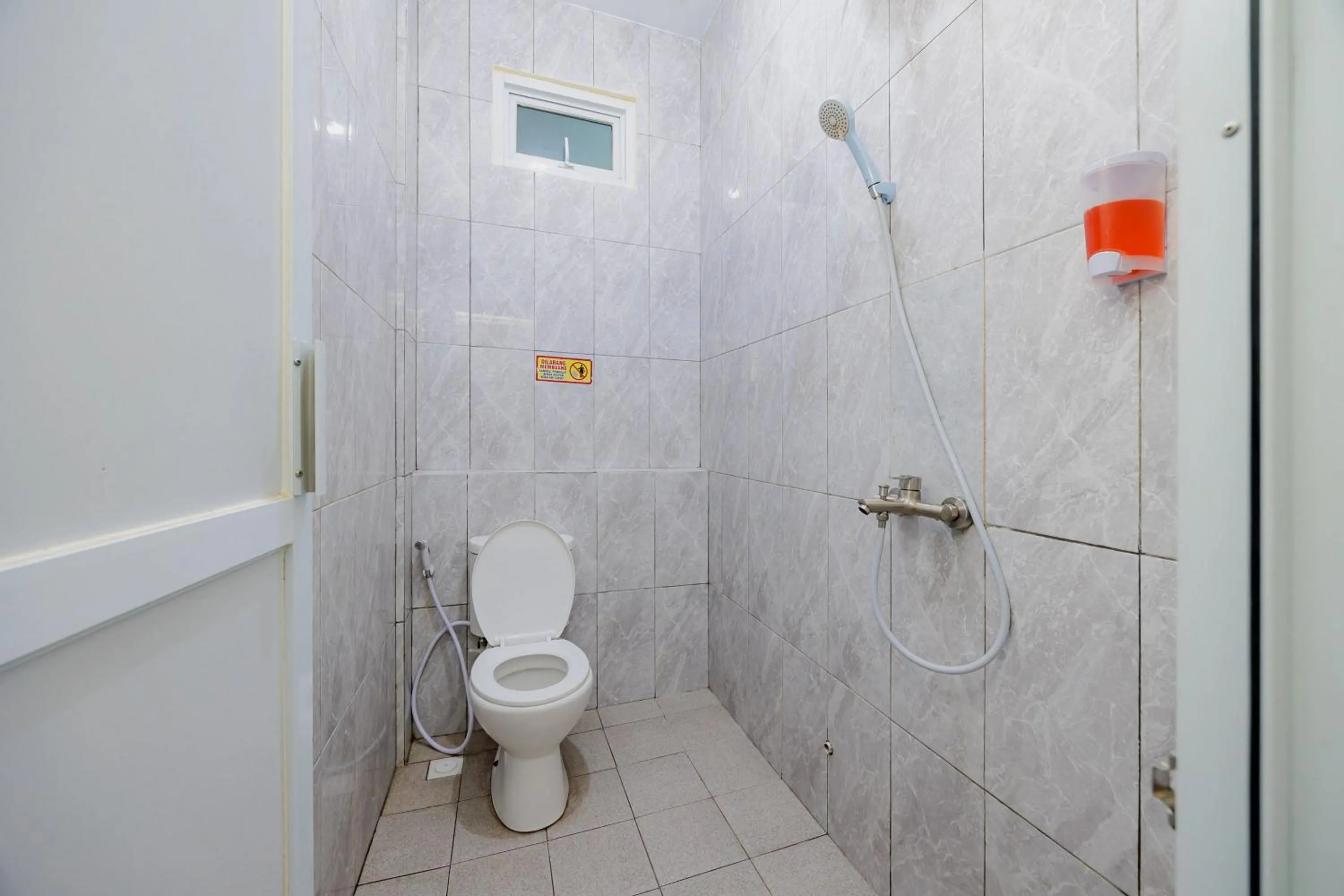 Bathroom in Urbanview Hotel BSD City