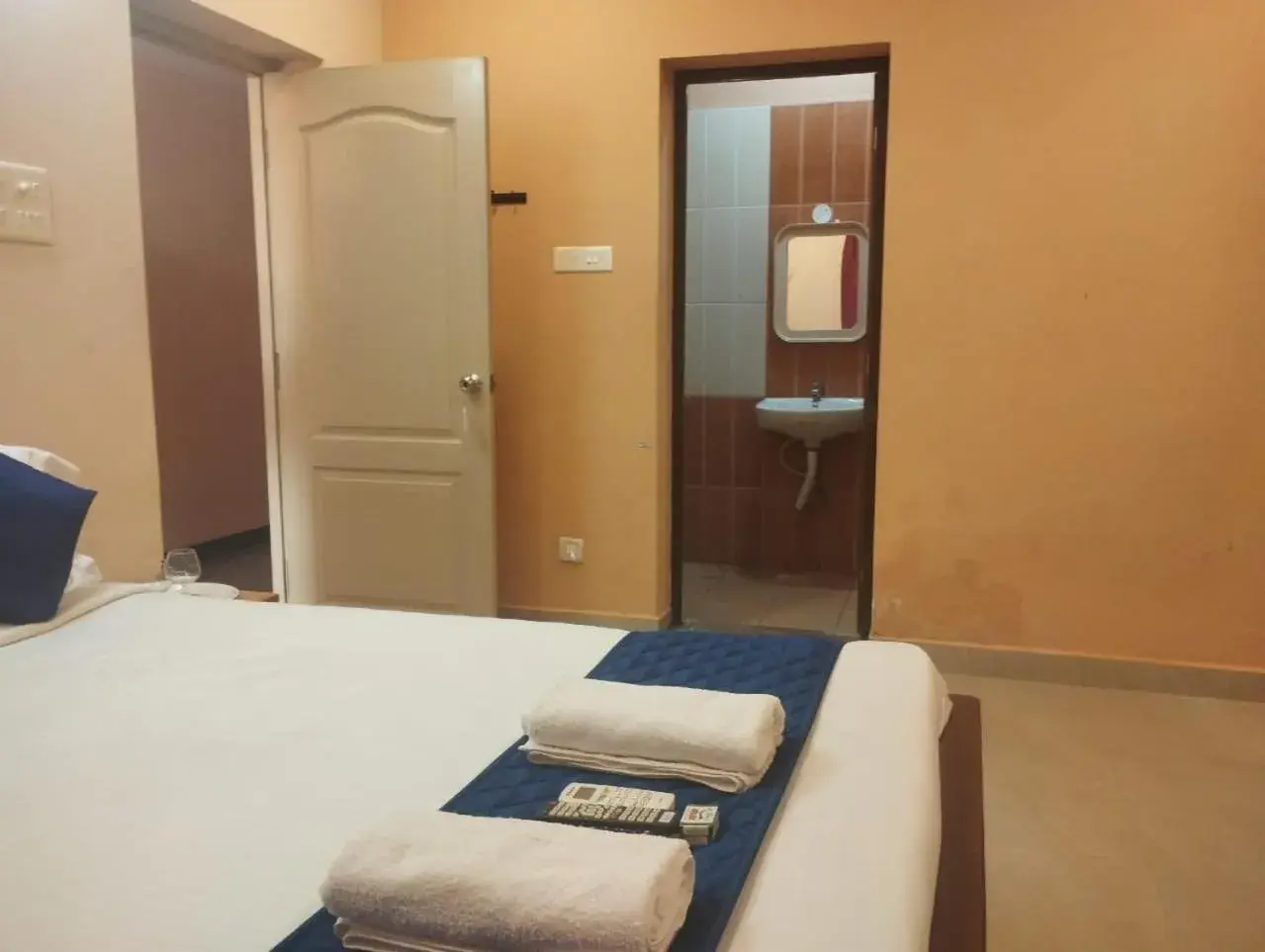 Bed in Grand Ocean inn Bed in Grand Ocean inn