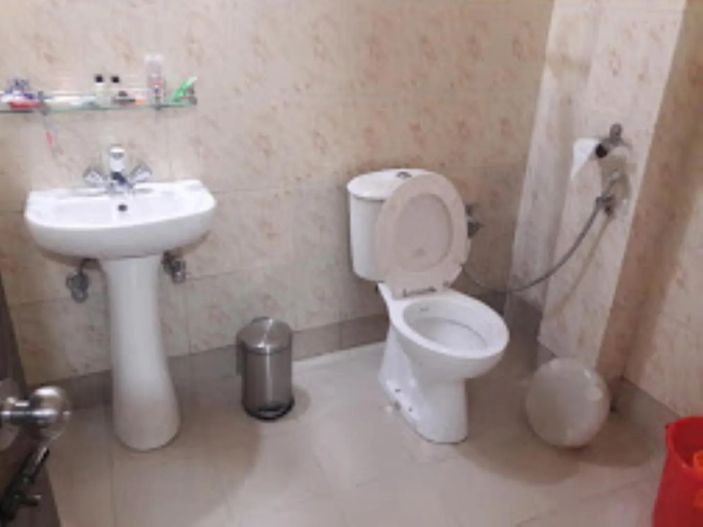 Toilet in Hotel Golden Dolma