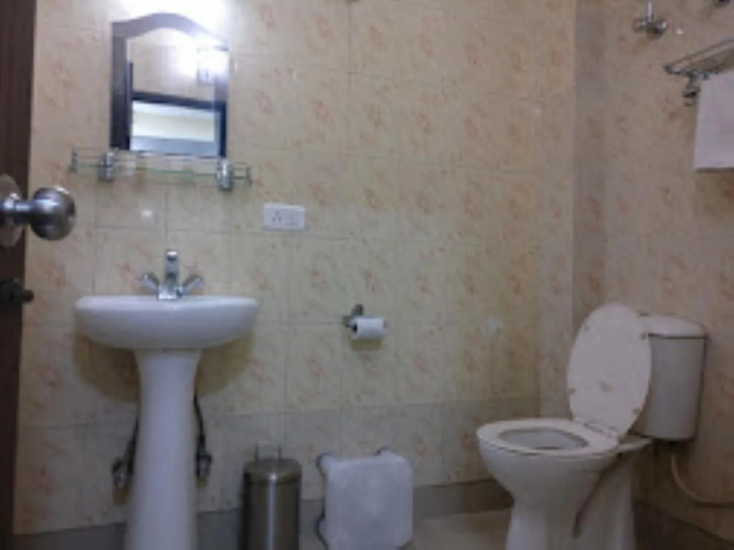 Toilet in Hotel Golden Dolma